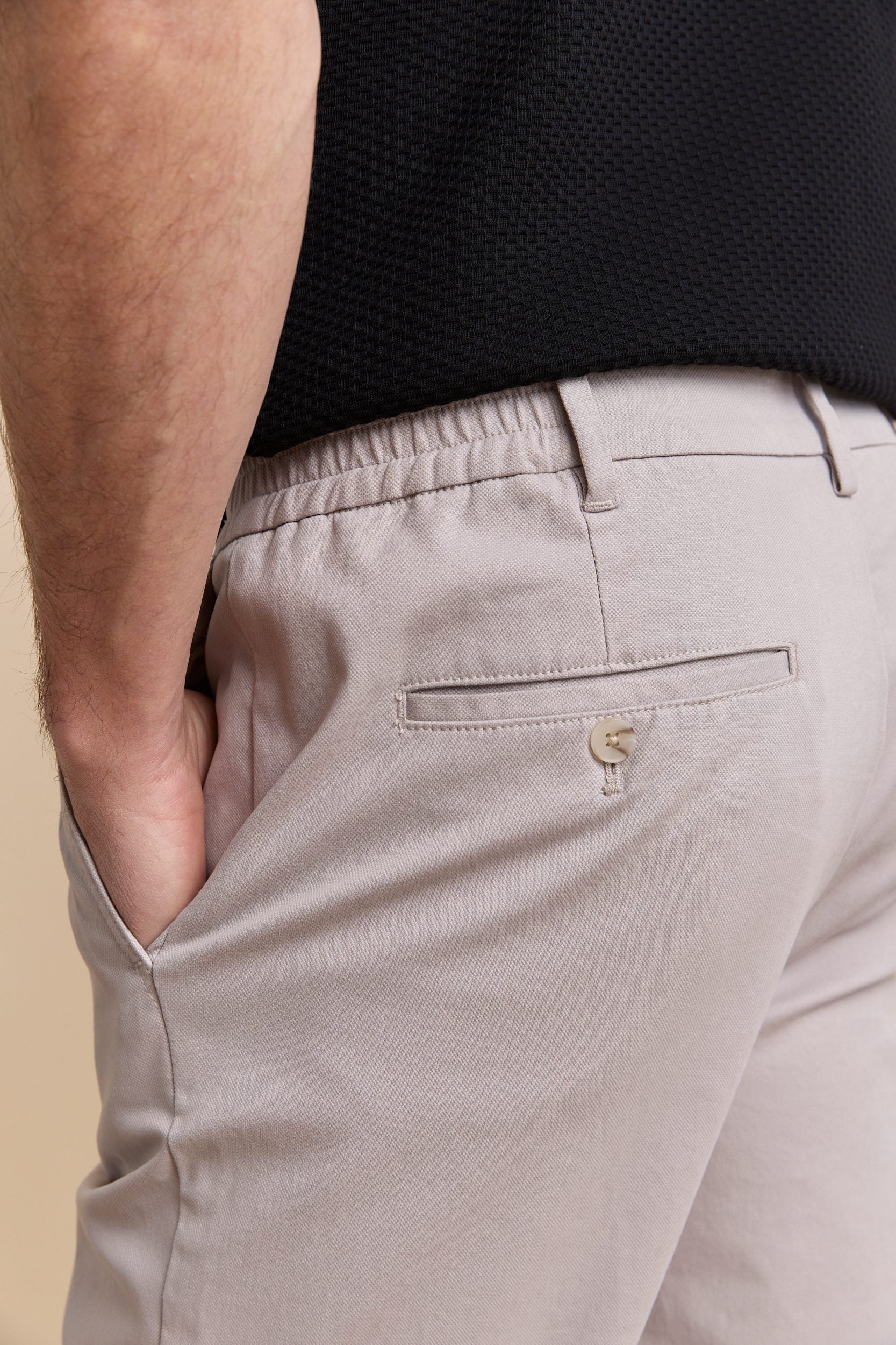 Pleated pant with elastic sides - Image 3