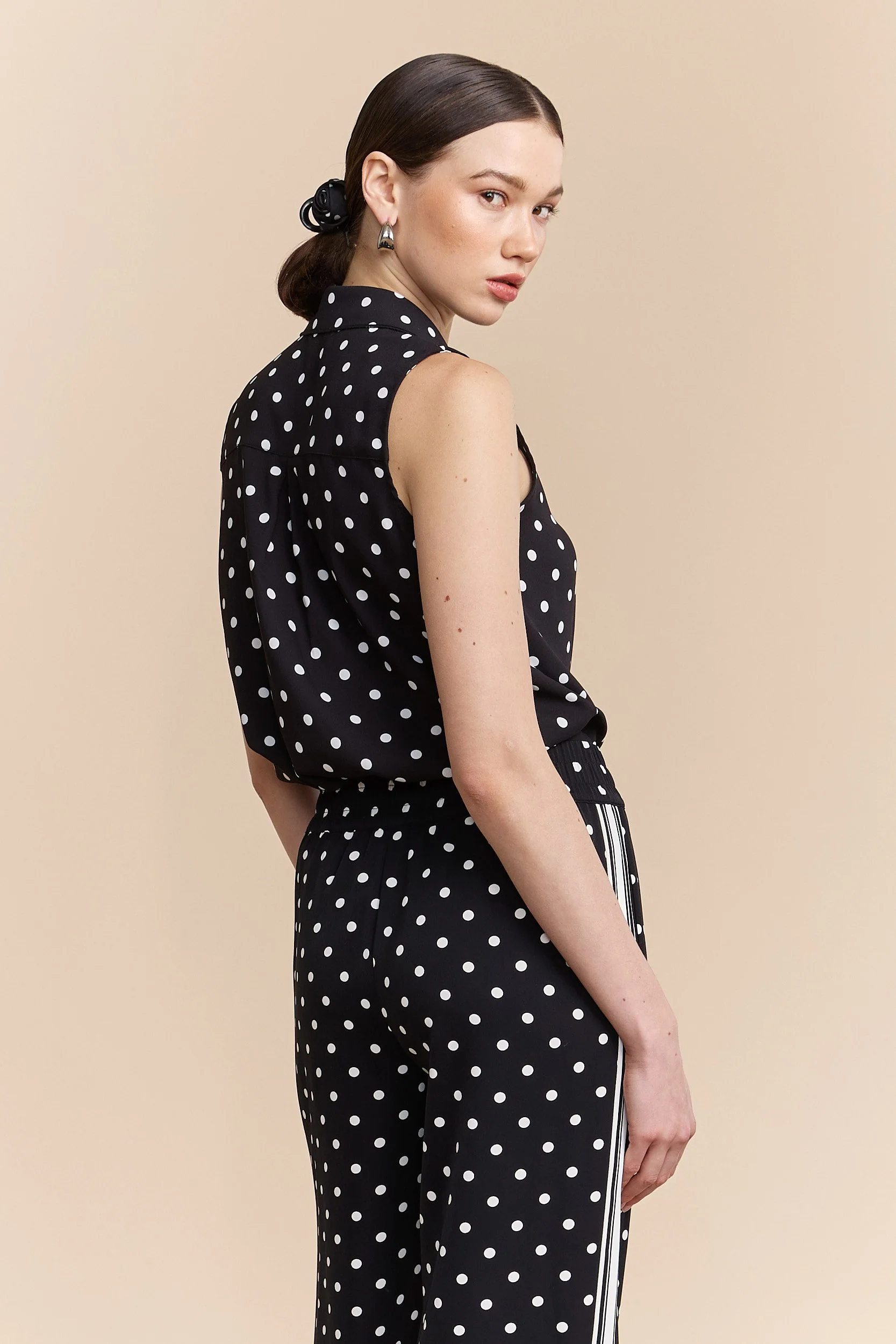 Polka dots sleeveless top with draped front - Image 3