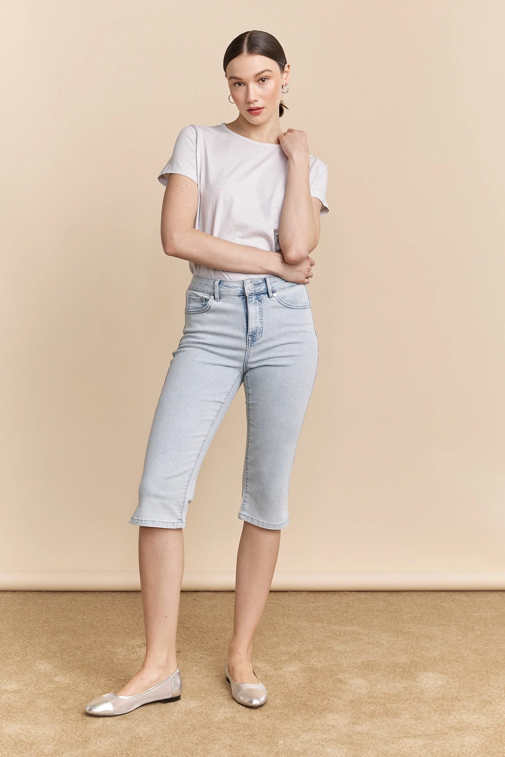Push up capri jean with bottom hem slit