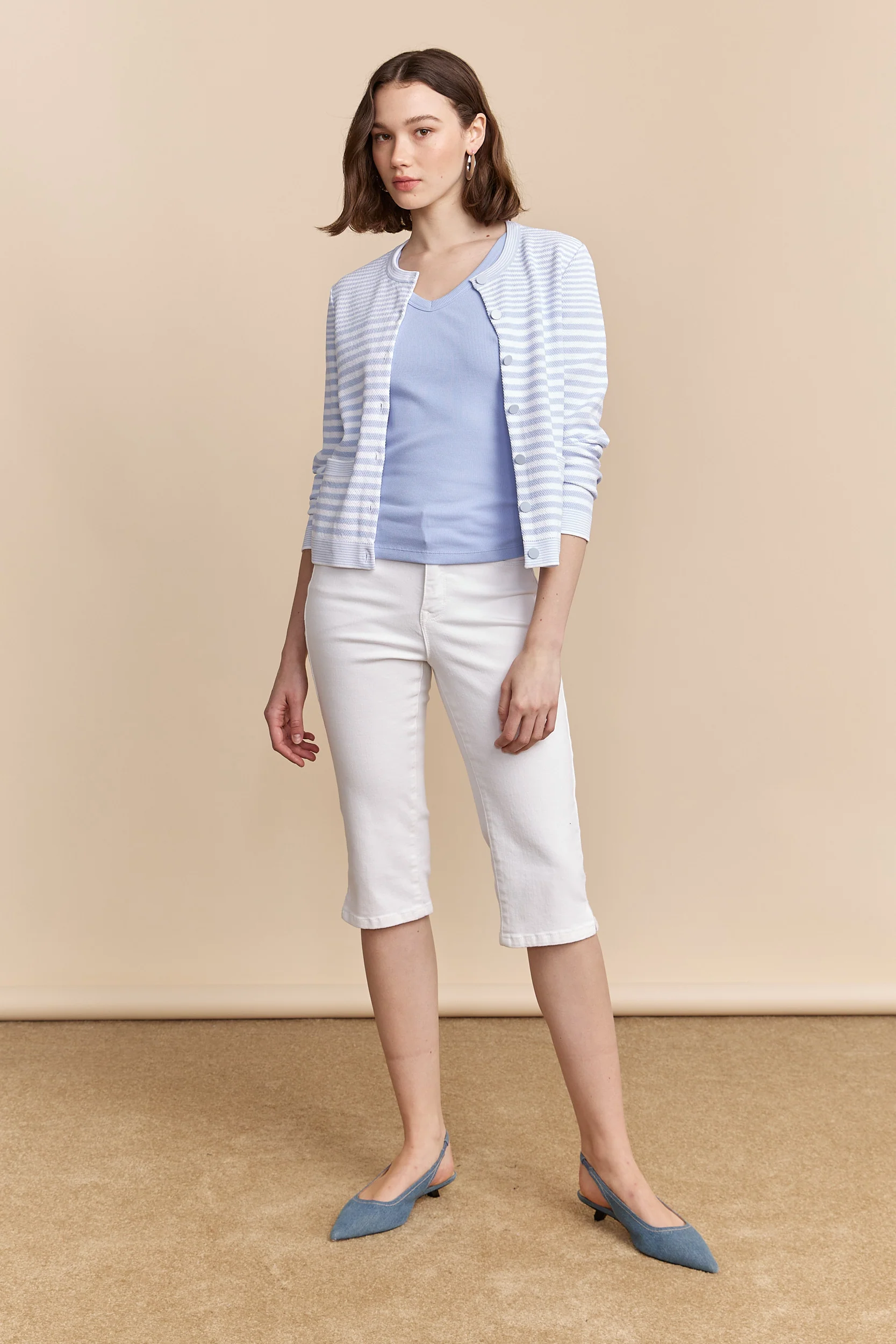 Ribbed sleeveless top with V neck - Image 11