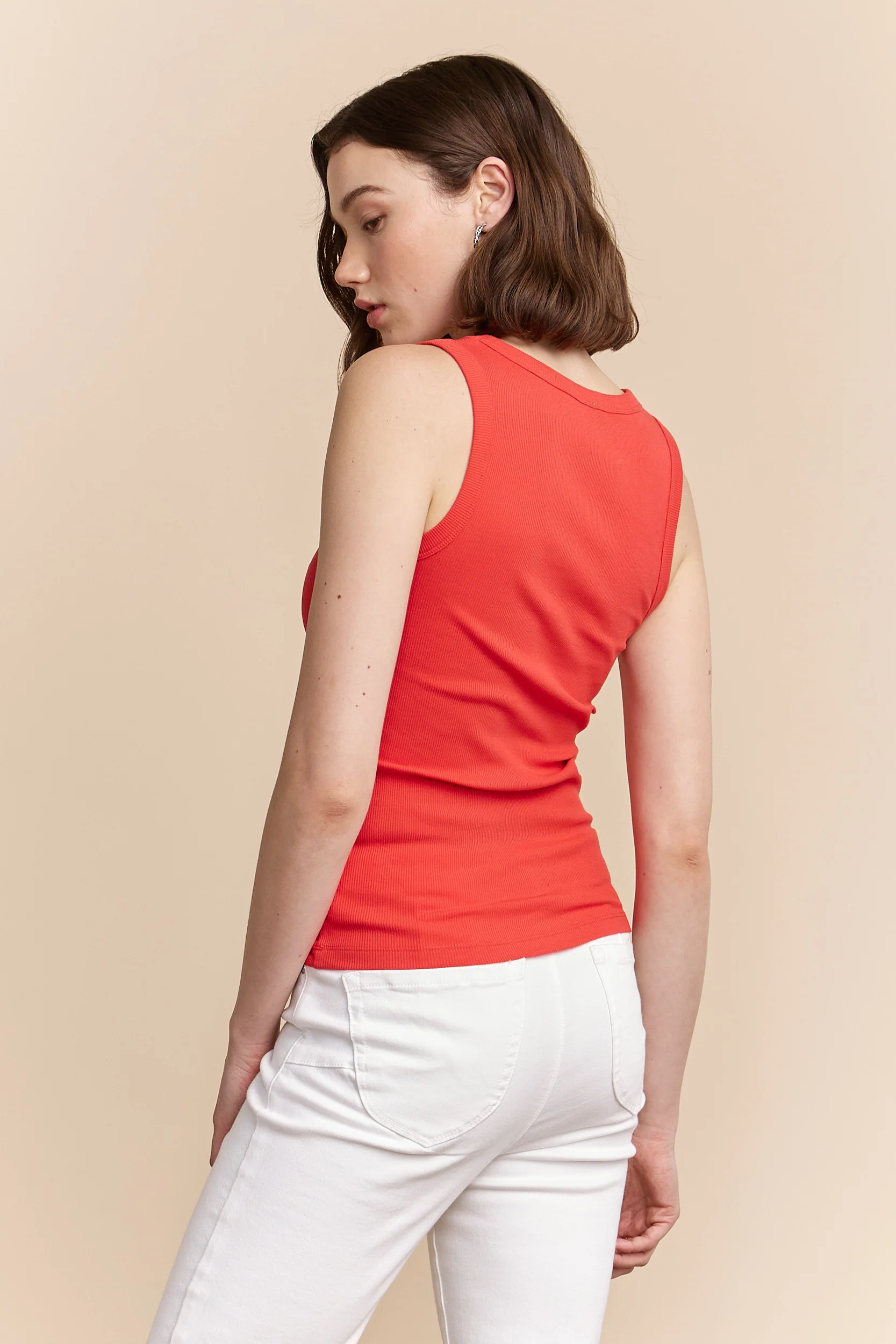 Ribbed sleeveless top with V neck - Image 13