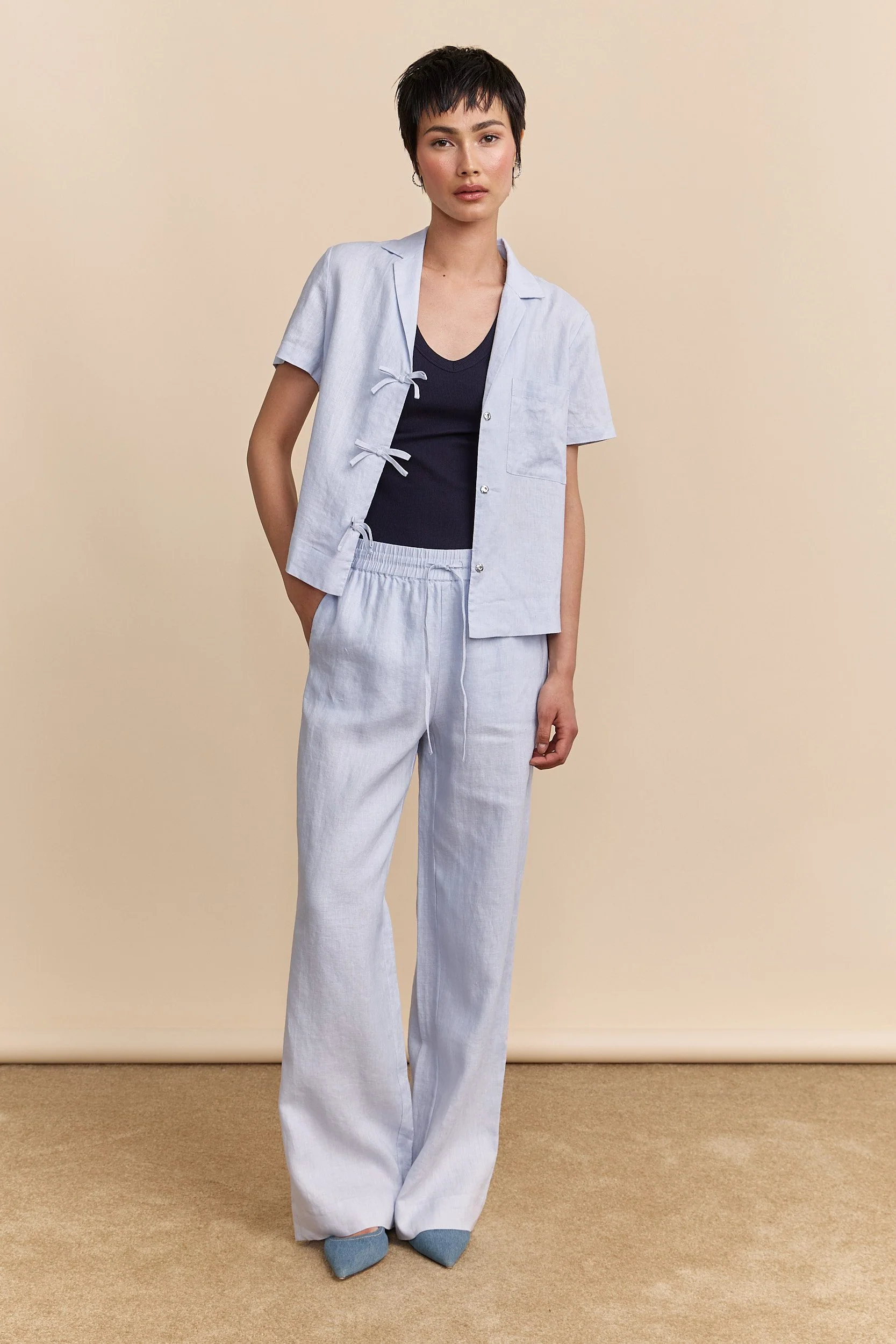 Ribbed sleeveless top with V neck - Image 4