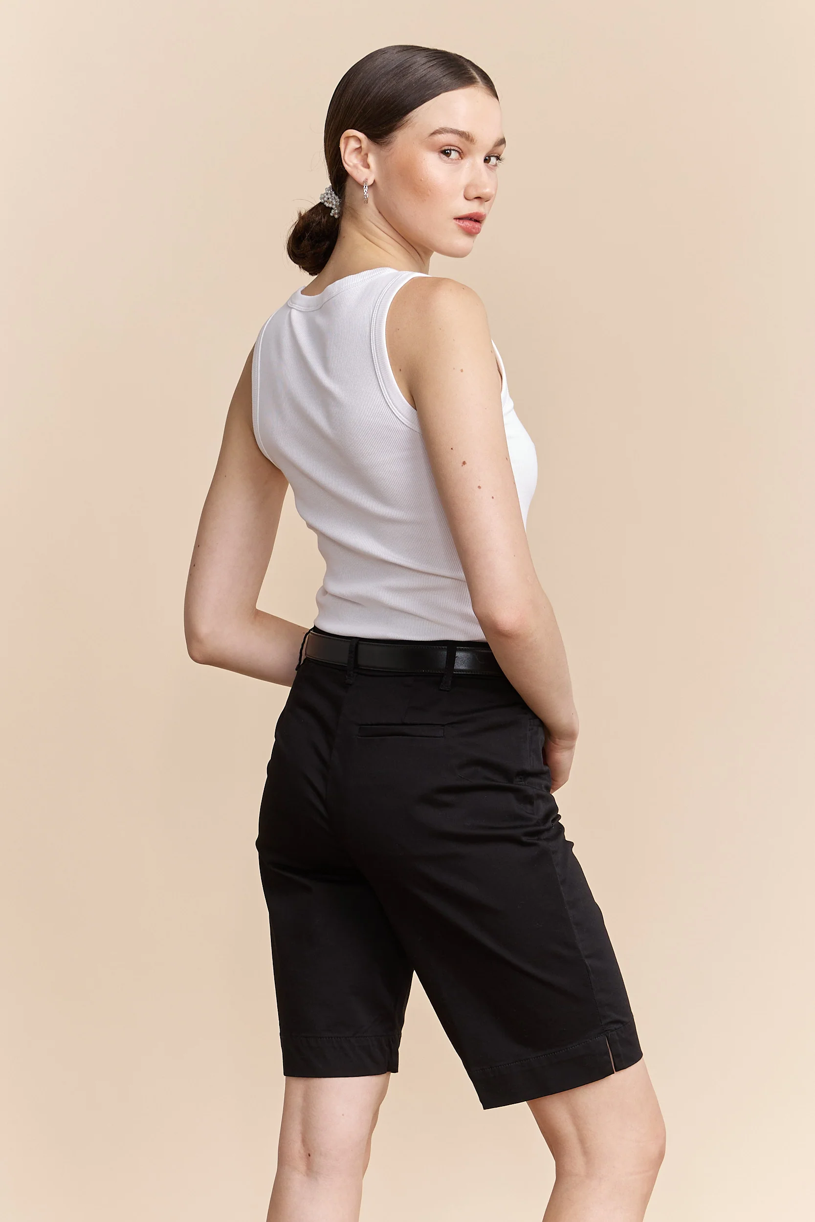 Ribbed sleeveless top with V neck - Image 6