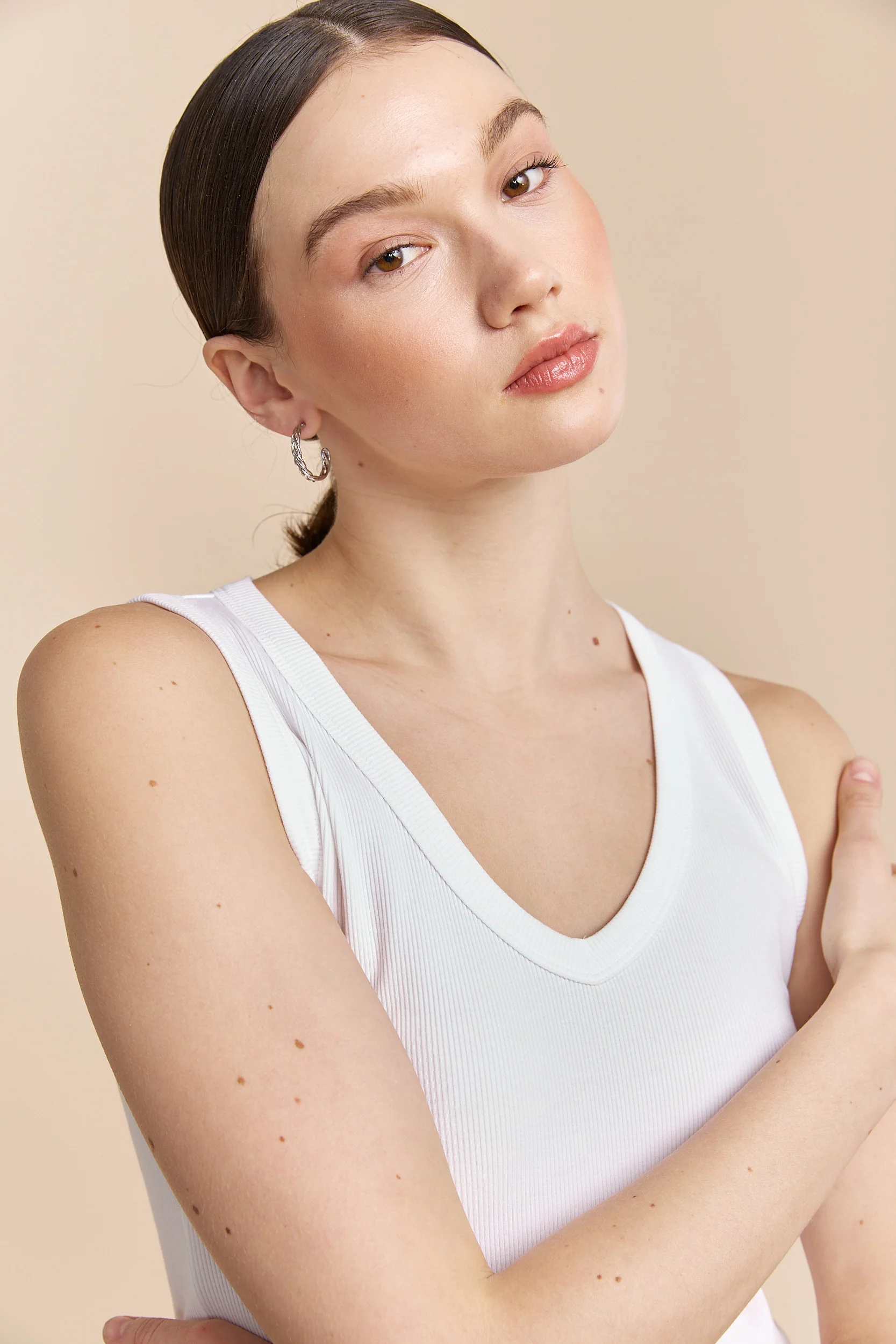 Ribbed sleeveless top with V neck - Image 7