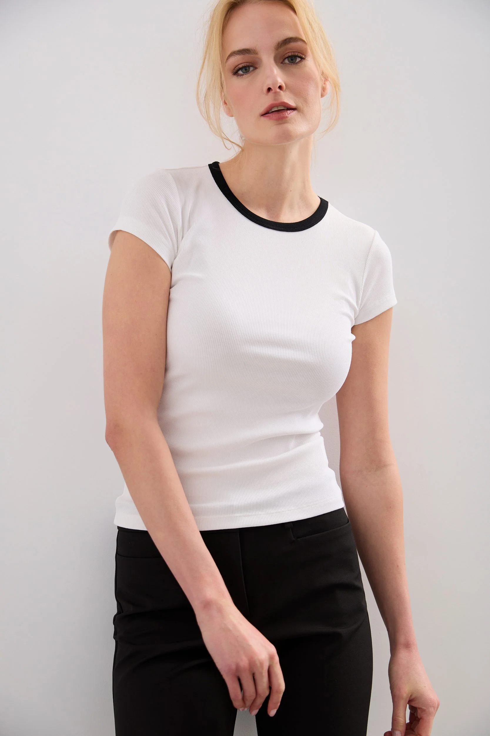 Ribbed t-shirt with crew neck - Image 4