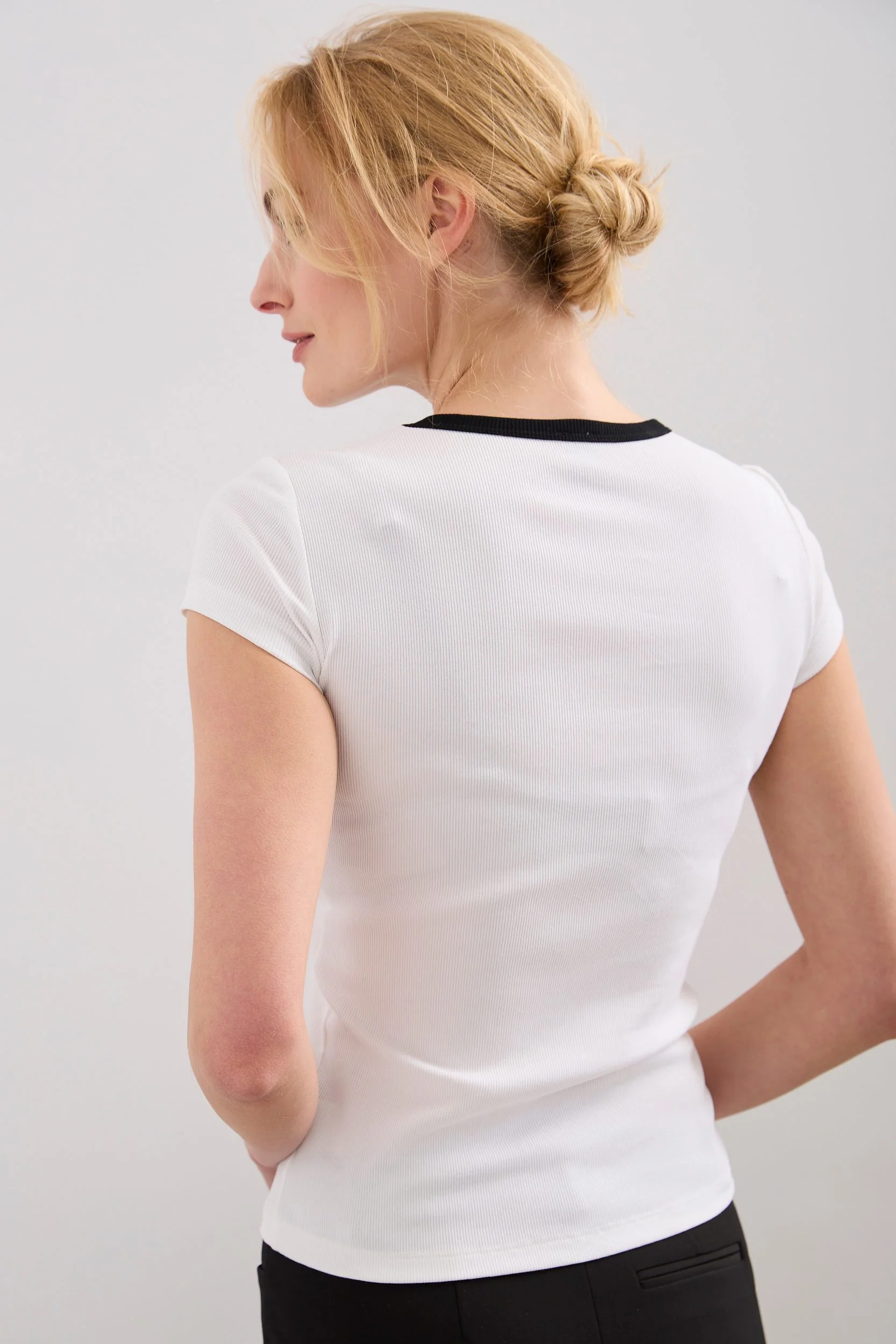 Ribbed t-shirt with crew neck - Image 8