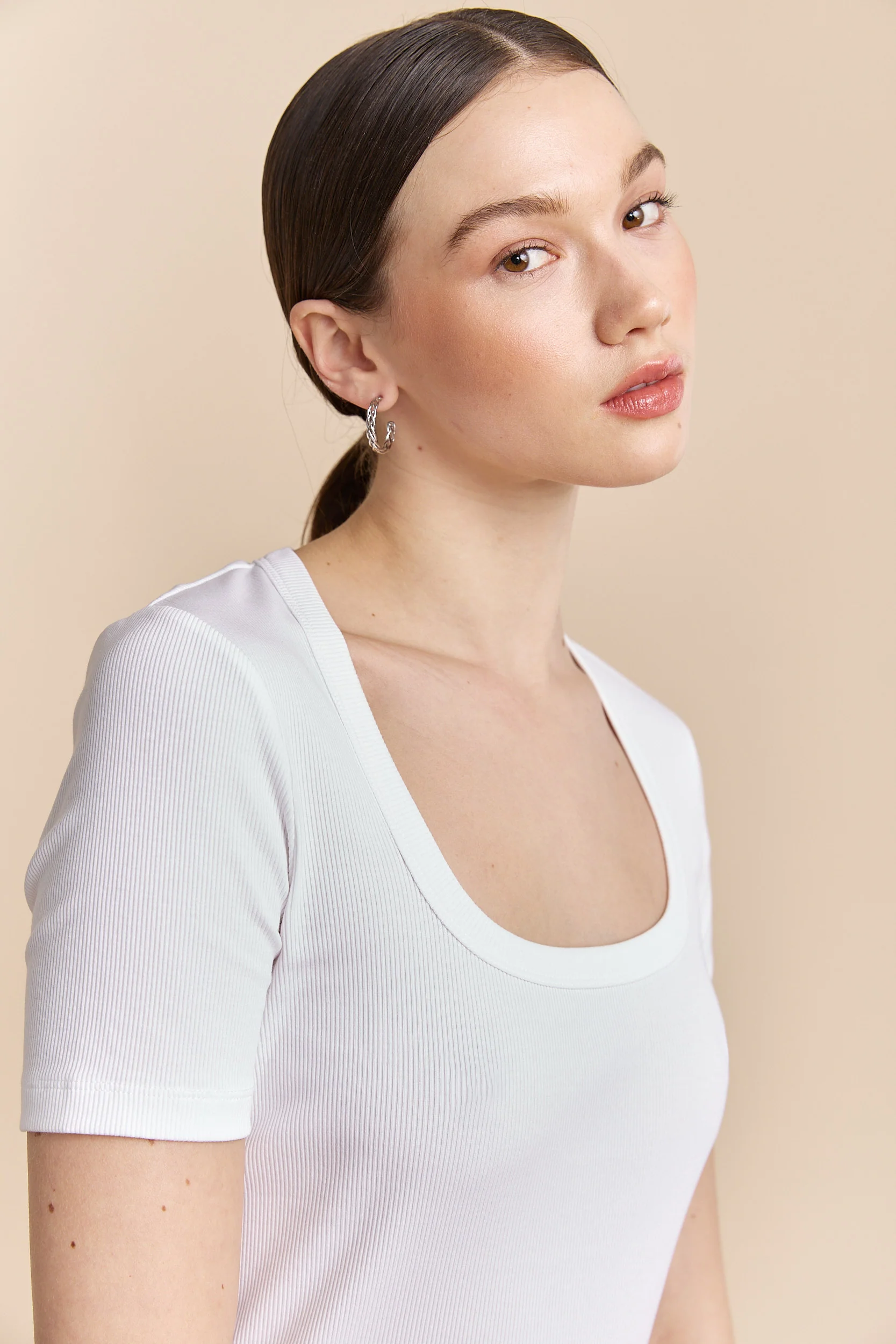 Ribbed t-shirt with scoop neck - Image 11