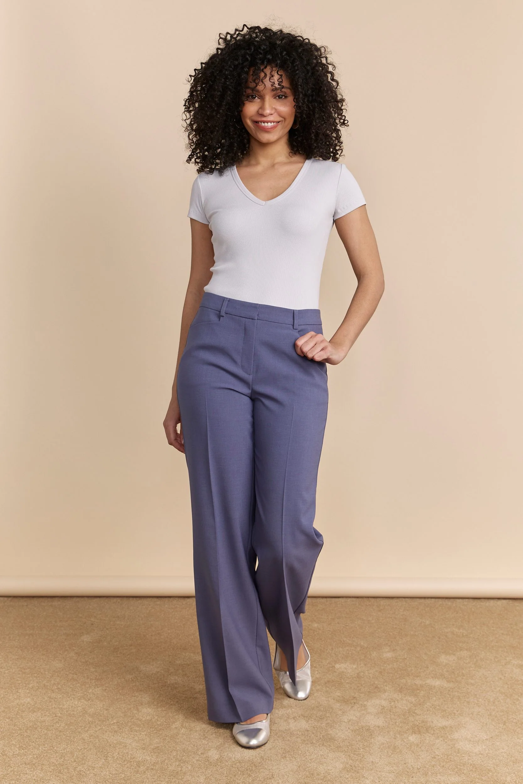 Ribbed t-shirt with V neck - Image 12