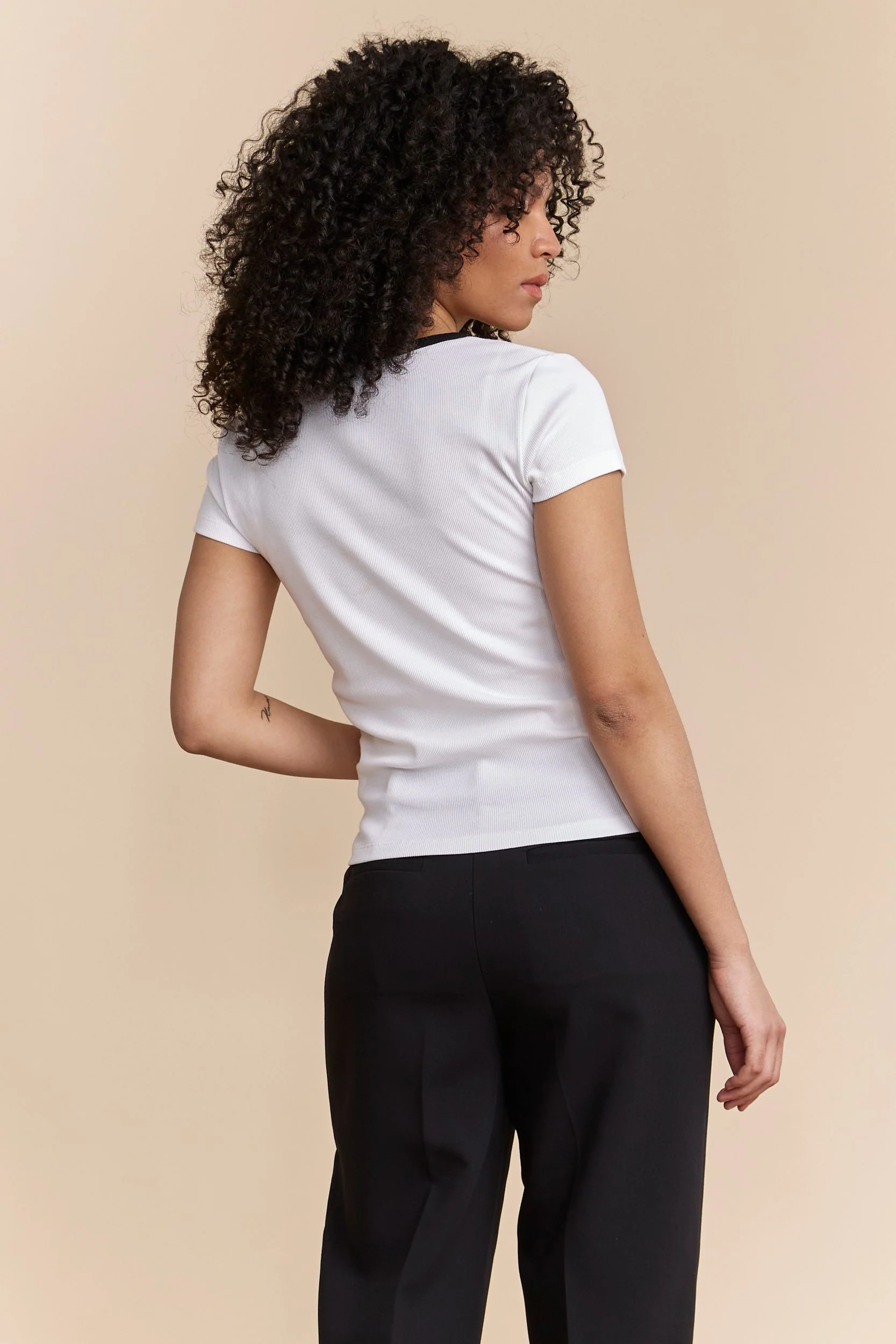 Ribbed t-shirt with V neck - Image 13