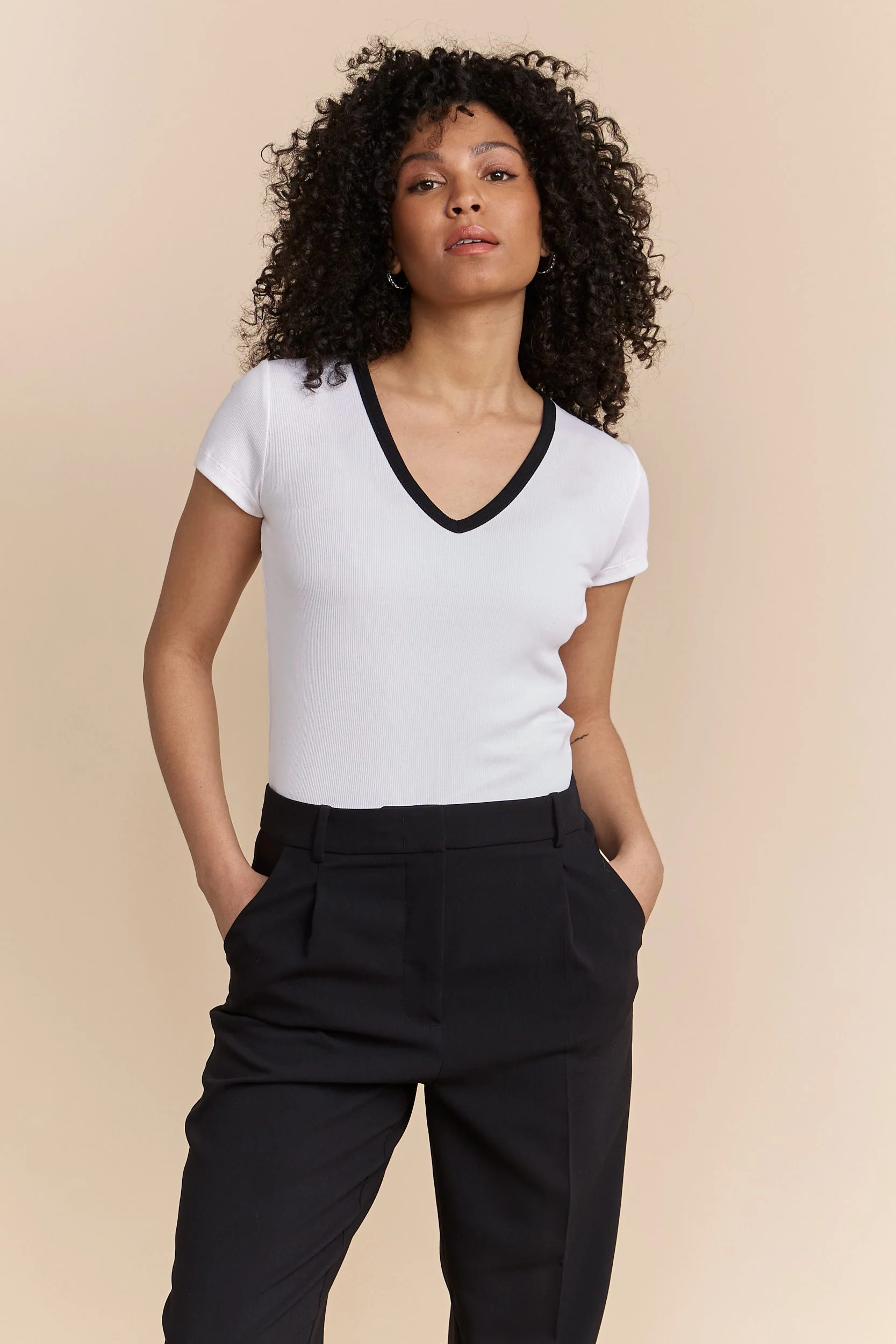 Ribbed t-shirt with V neck - Image 4