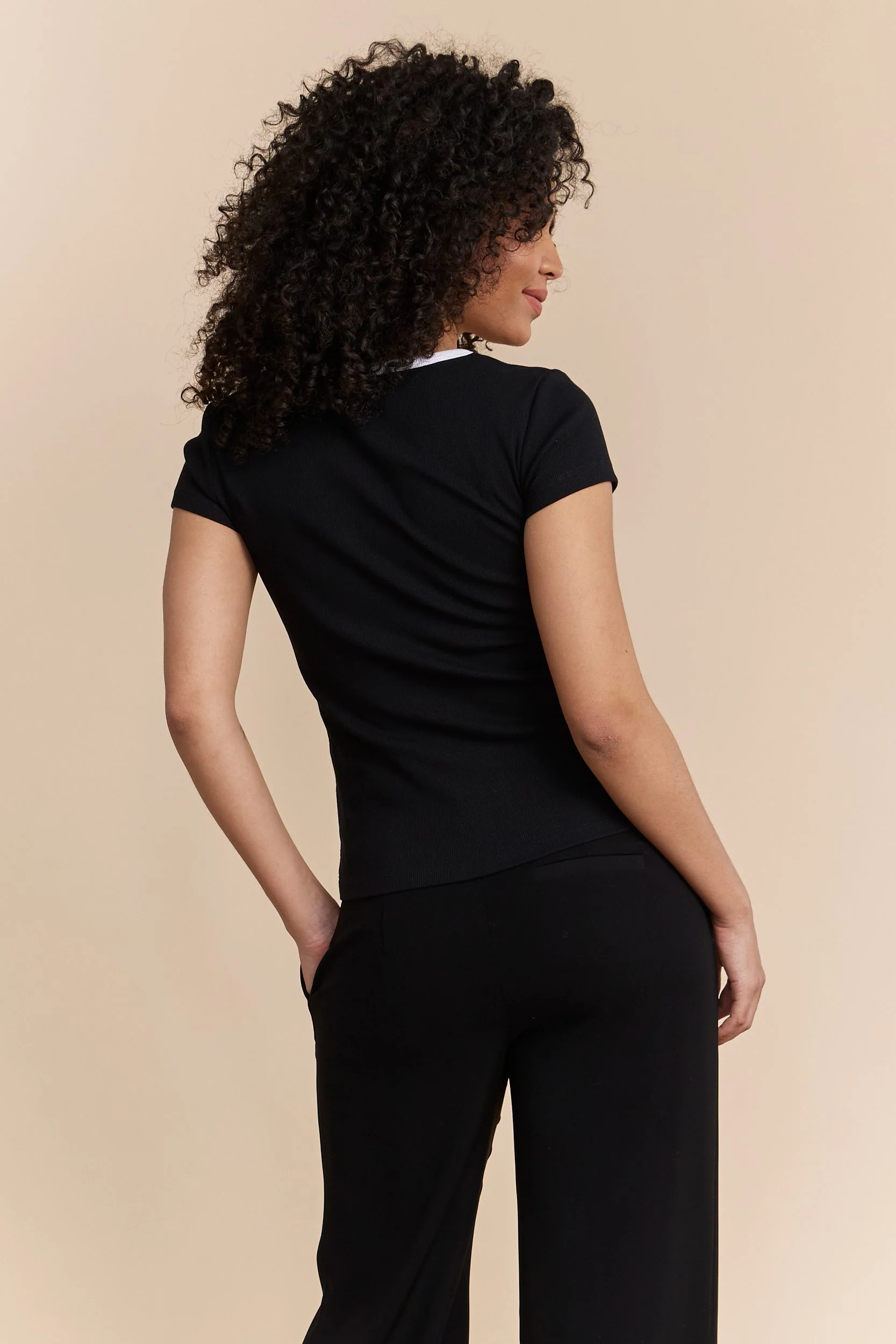 Ribbed t-shirt with V neck - Image 7
