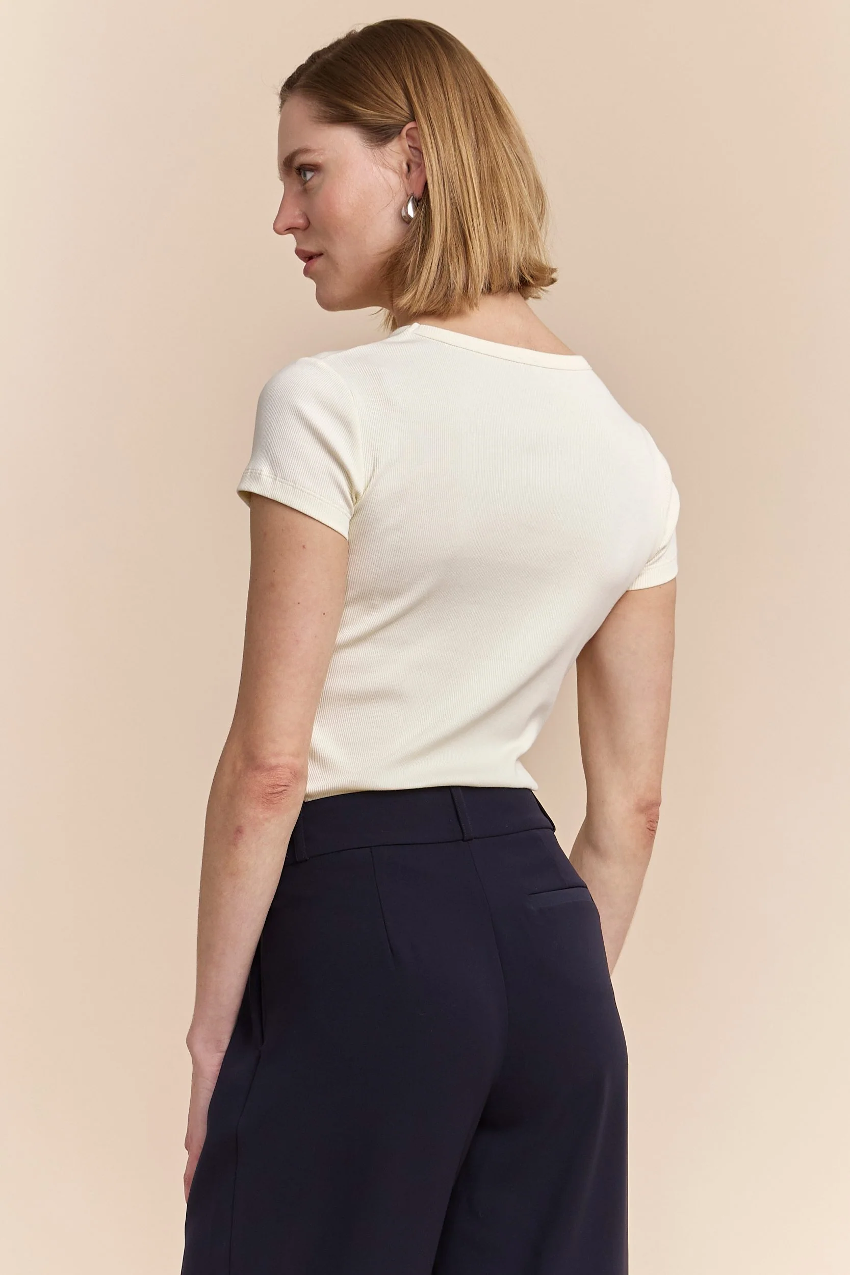 Ribbed t-shirt with V neck - Image 9