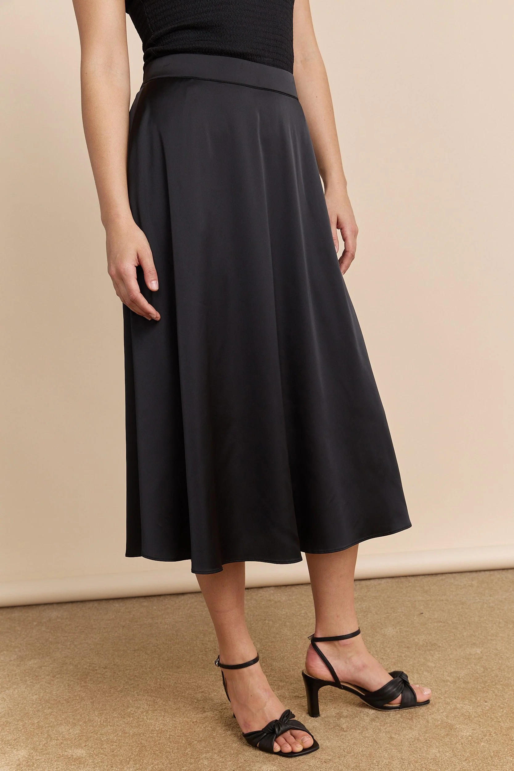 Satin skirt with elastic waist - Image 4