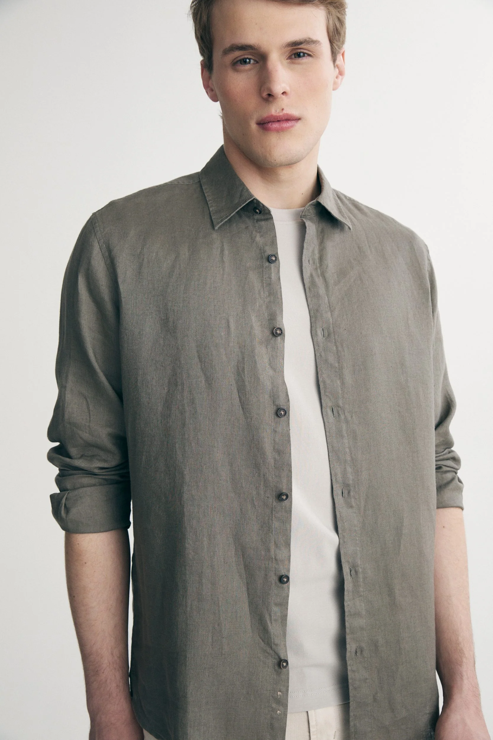Semi-Fitted Linen shirt - Image 15