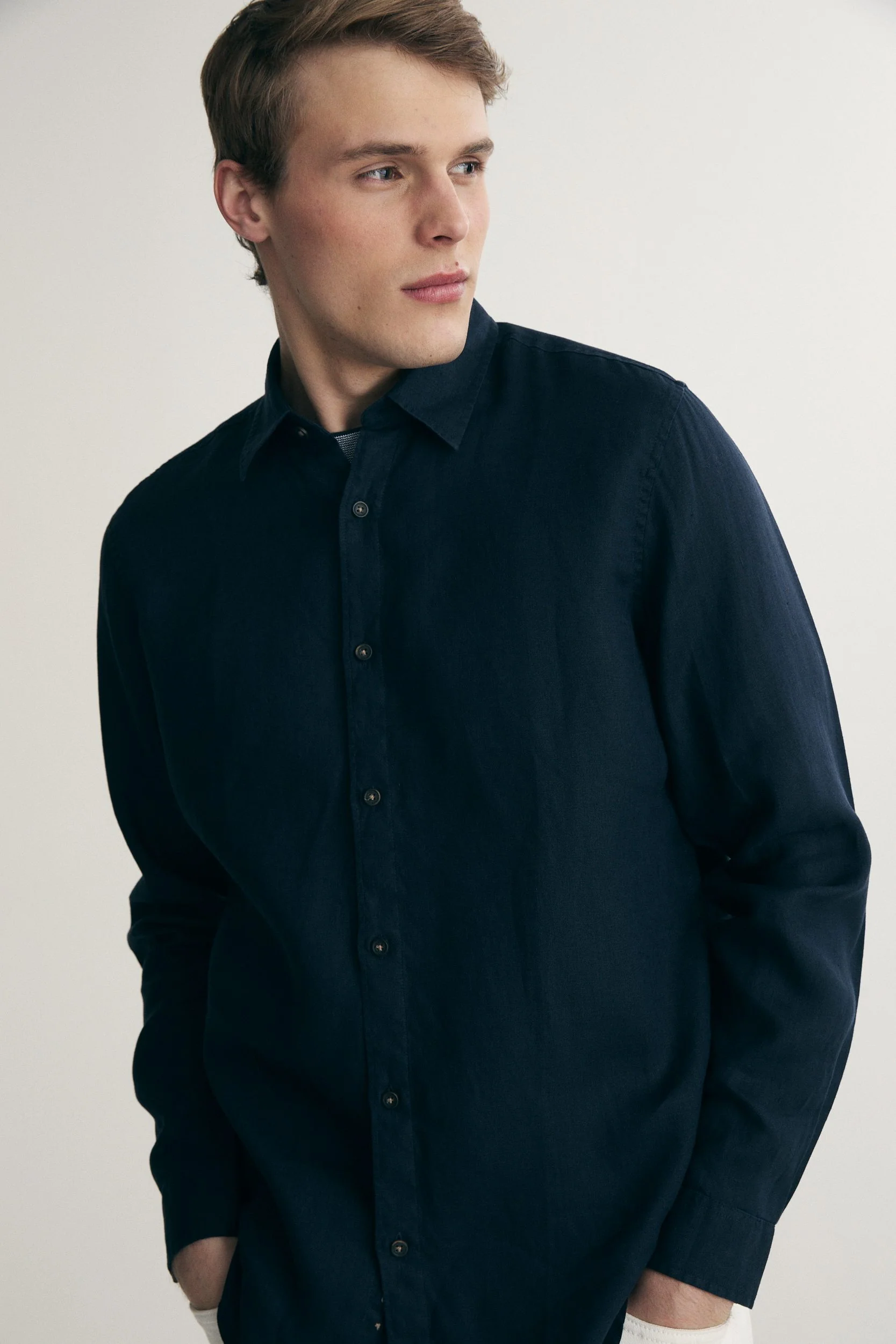 Semi-Fitted Linen shirt - Image 4