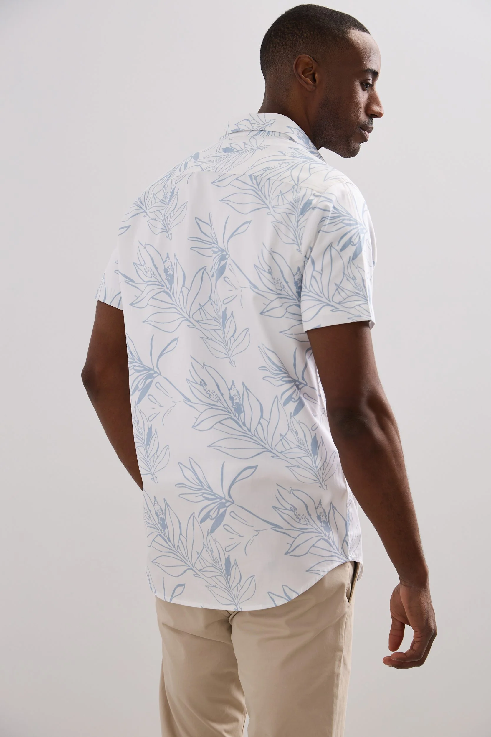 Semi-fitted foliage printed shirt - Image 2