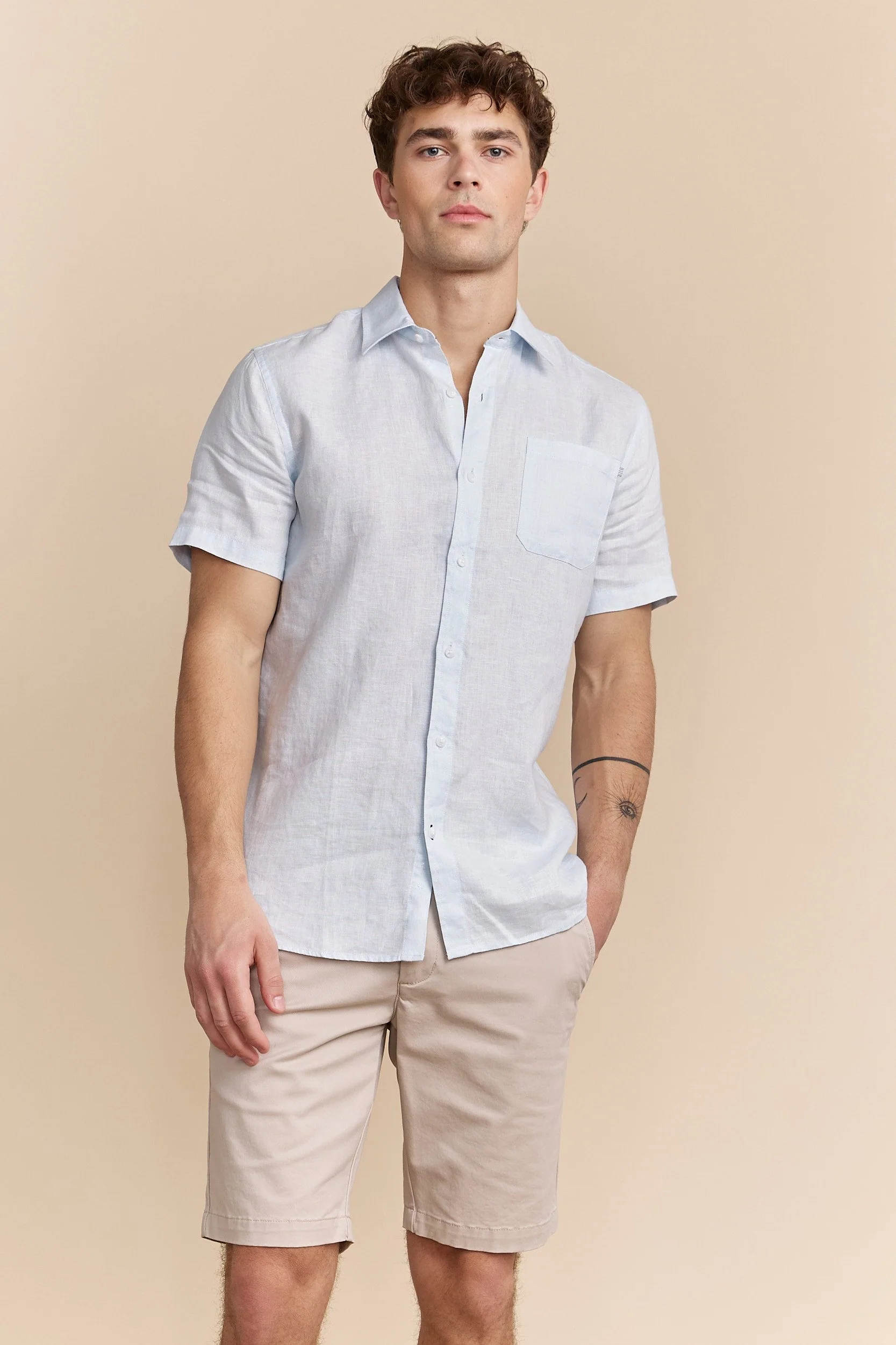 Semi-Fitted short sleeve linen shirt