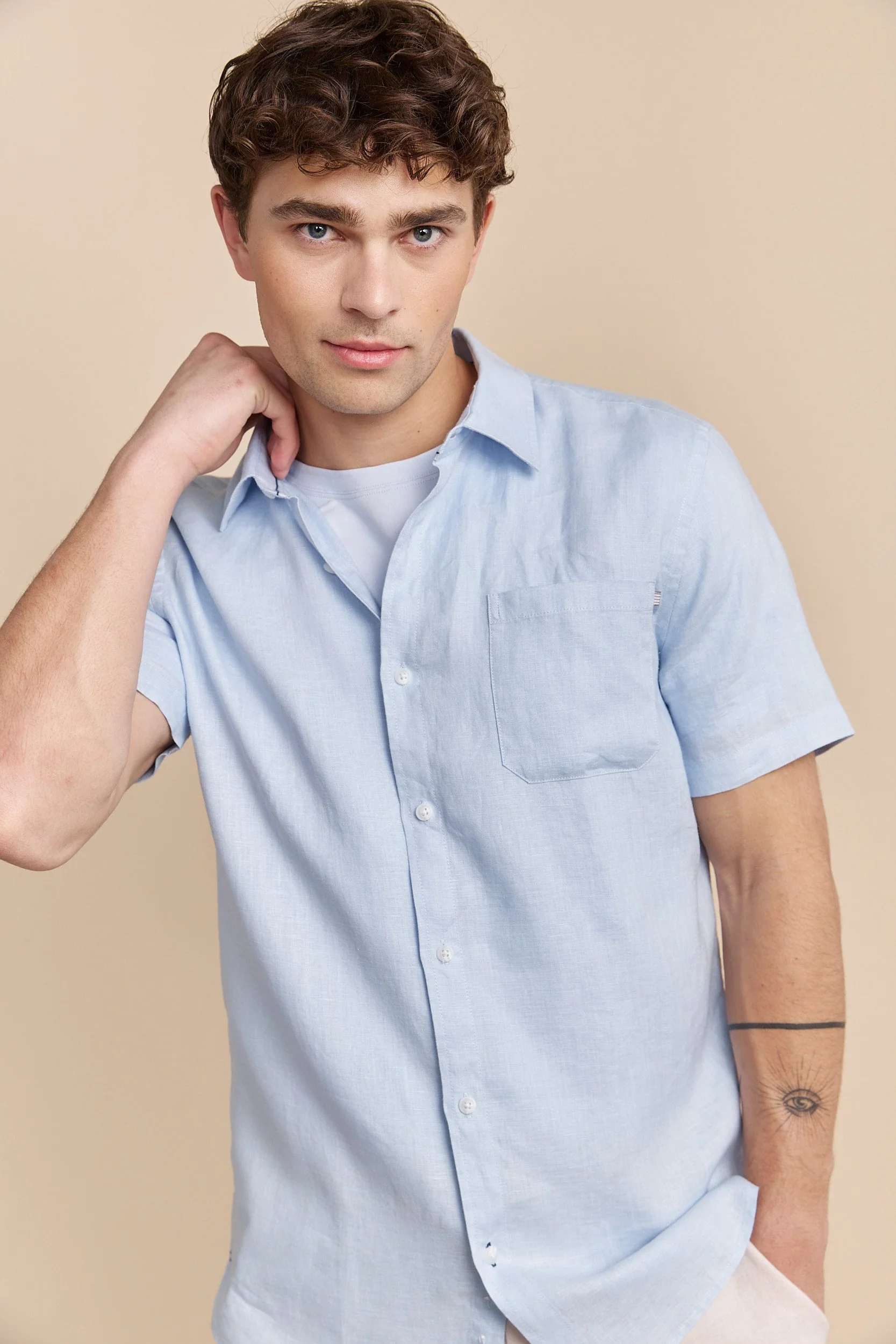 Semi-Fitted short sleeve linen shirt - Image 10