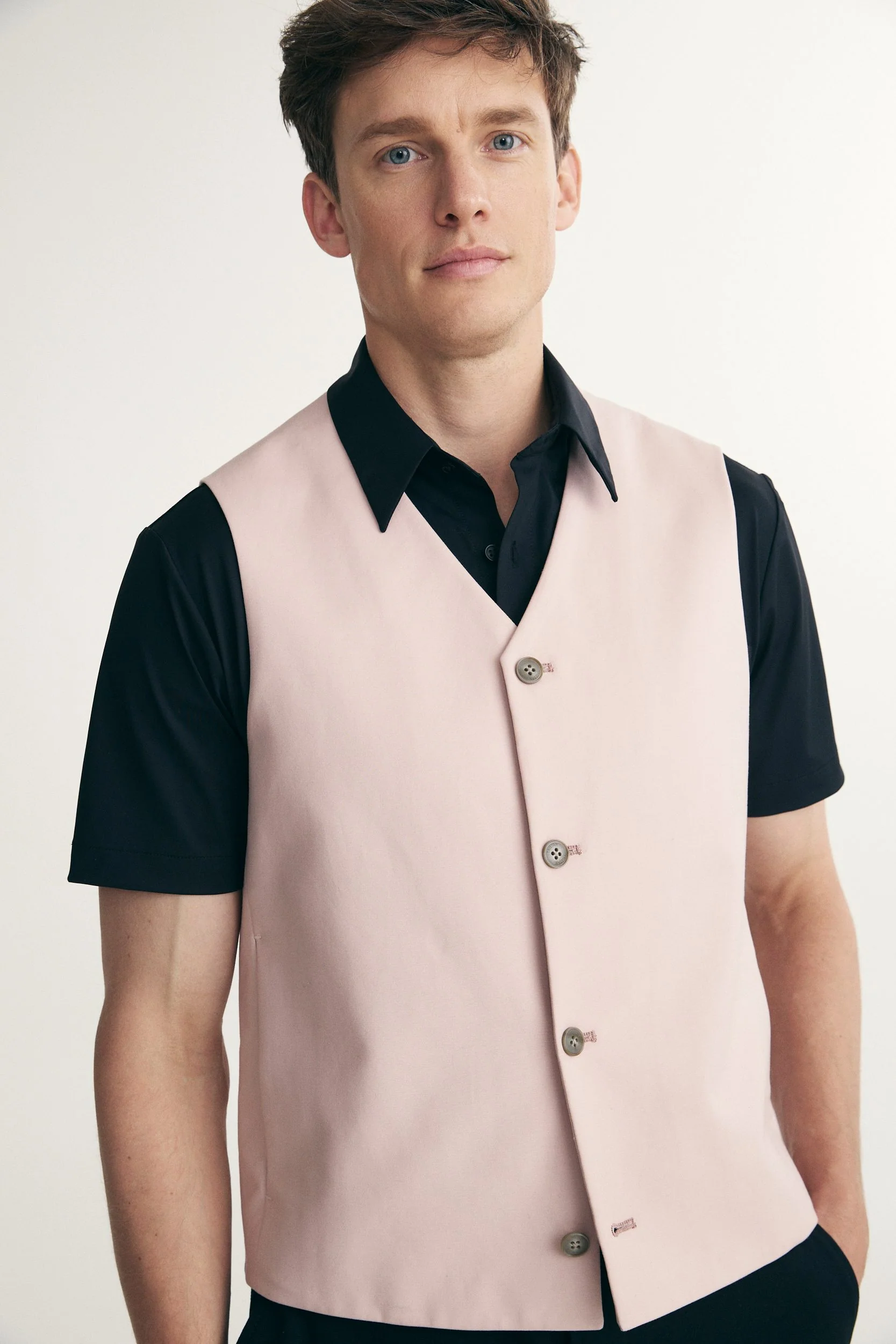 Semi-fitted solid colour vest - Image 4