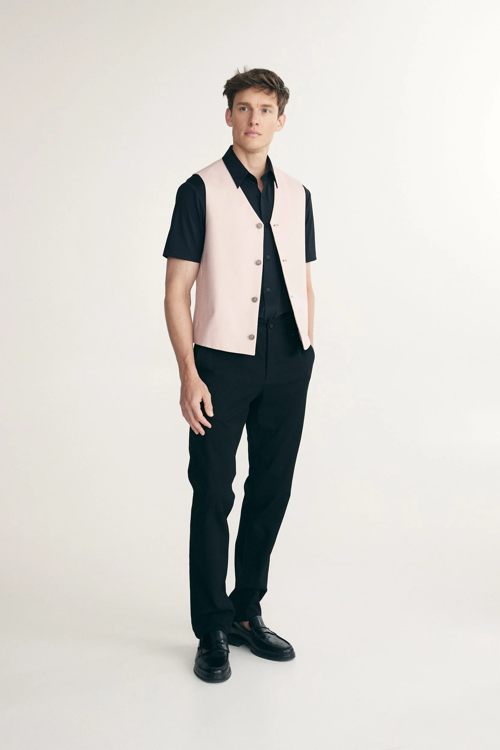 Semi-fitted solid colour vest - Image 6