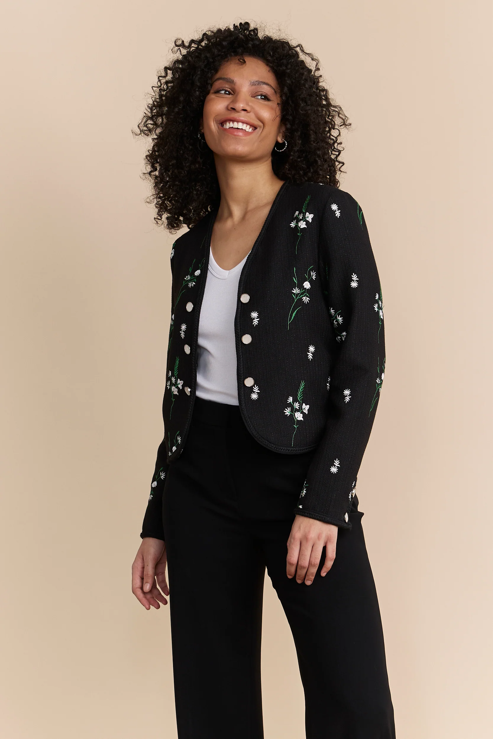 Short jacket with embroidery - Image 4