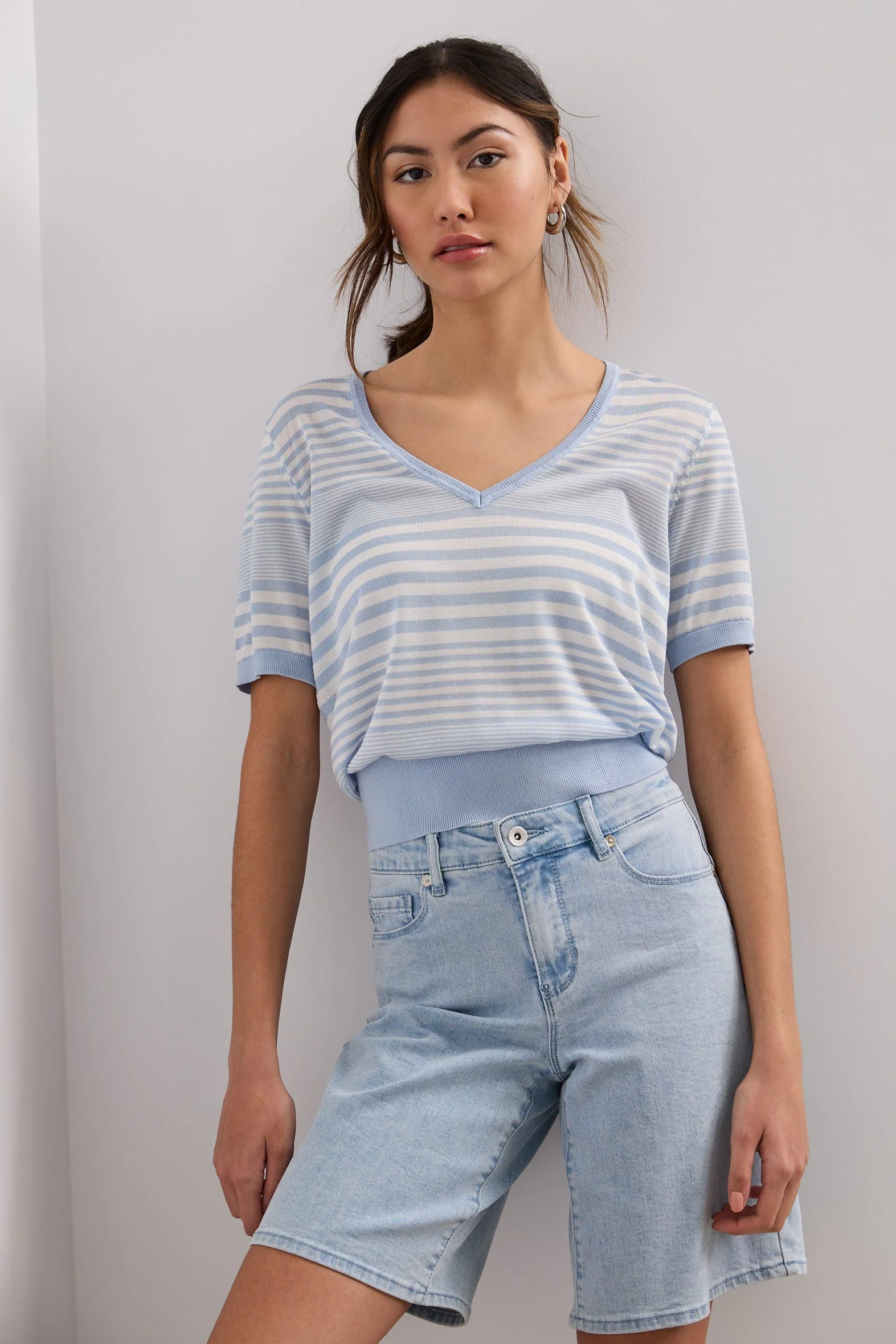 Short sleeve V neck sweater - Image 2