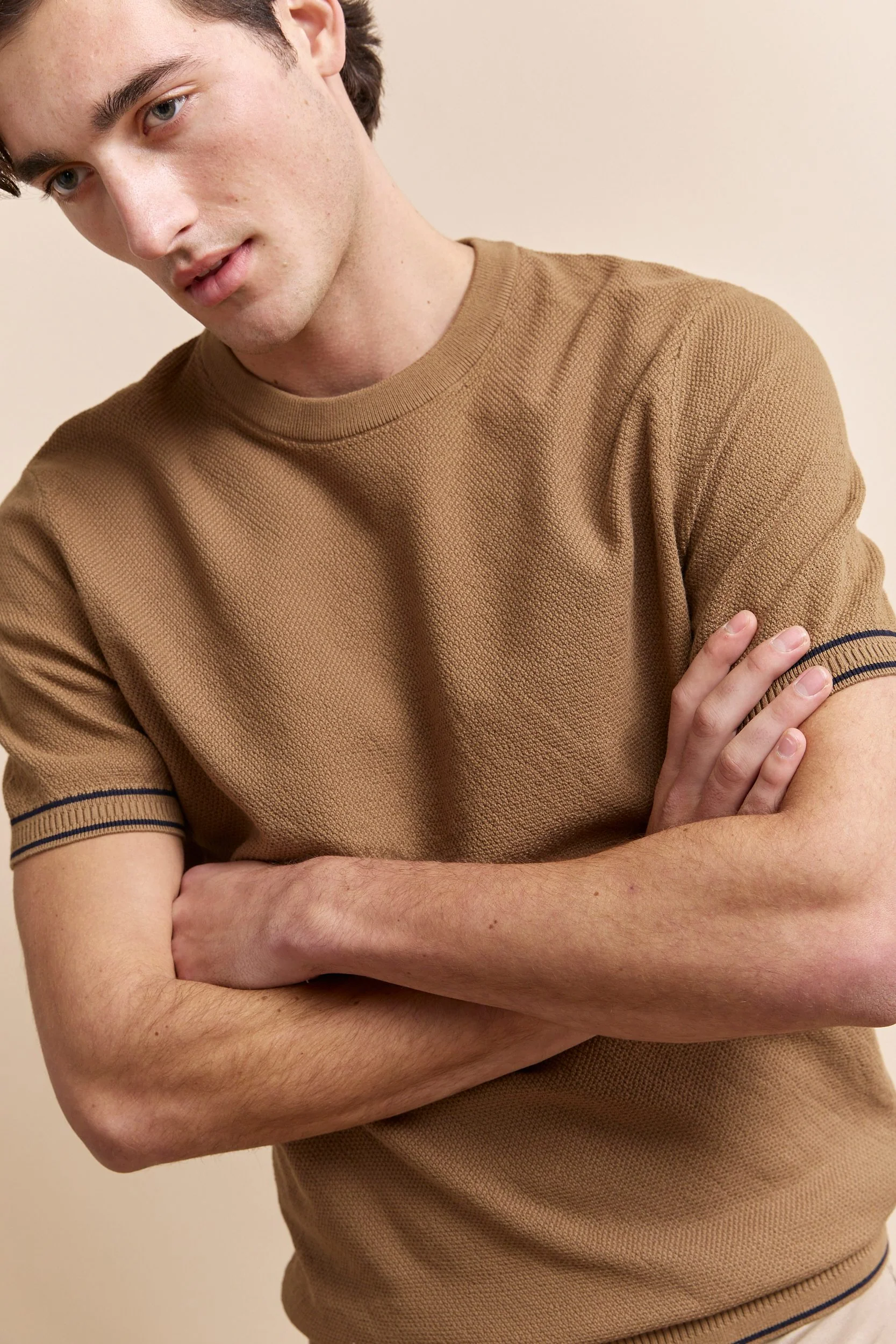 Short sleeves textured sweater - Image 6