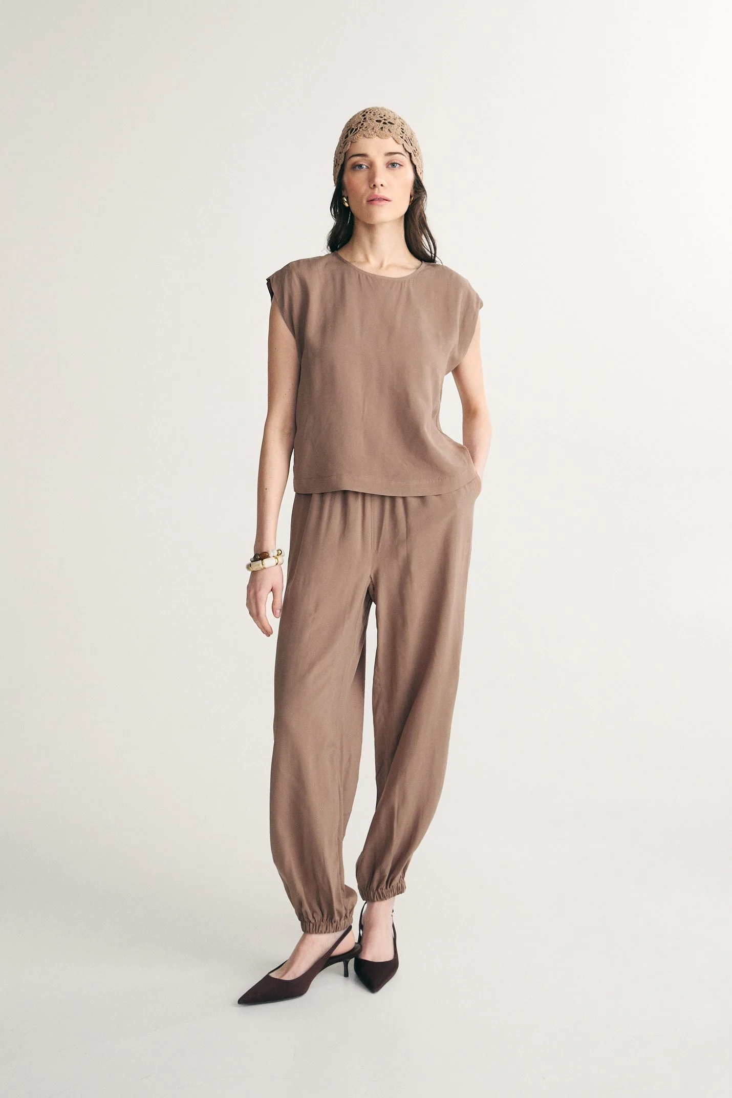 Sleeveless crewneck top - Image 3