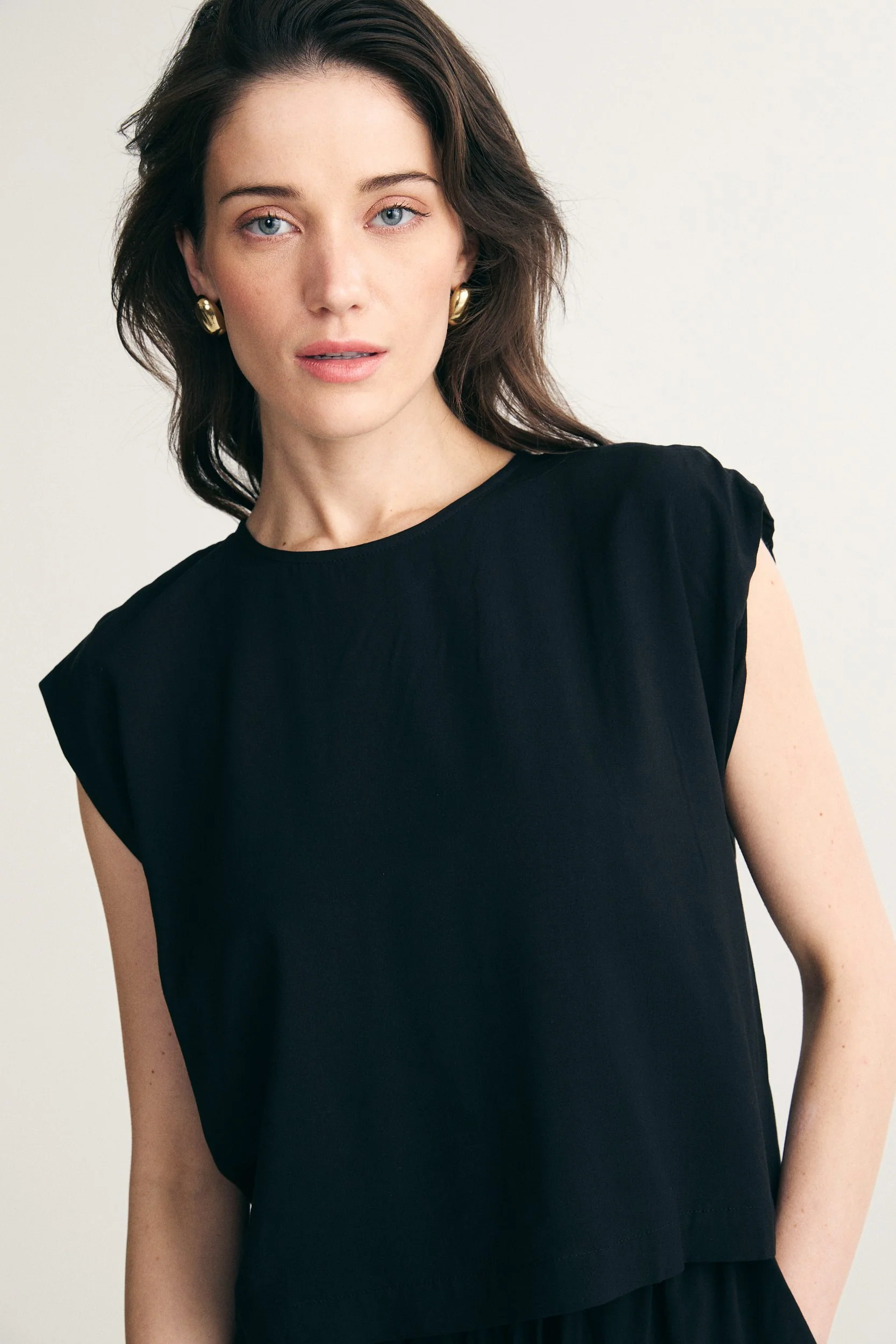 Sleeveless crewneck top - Image 4