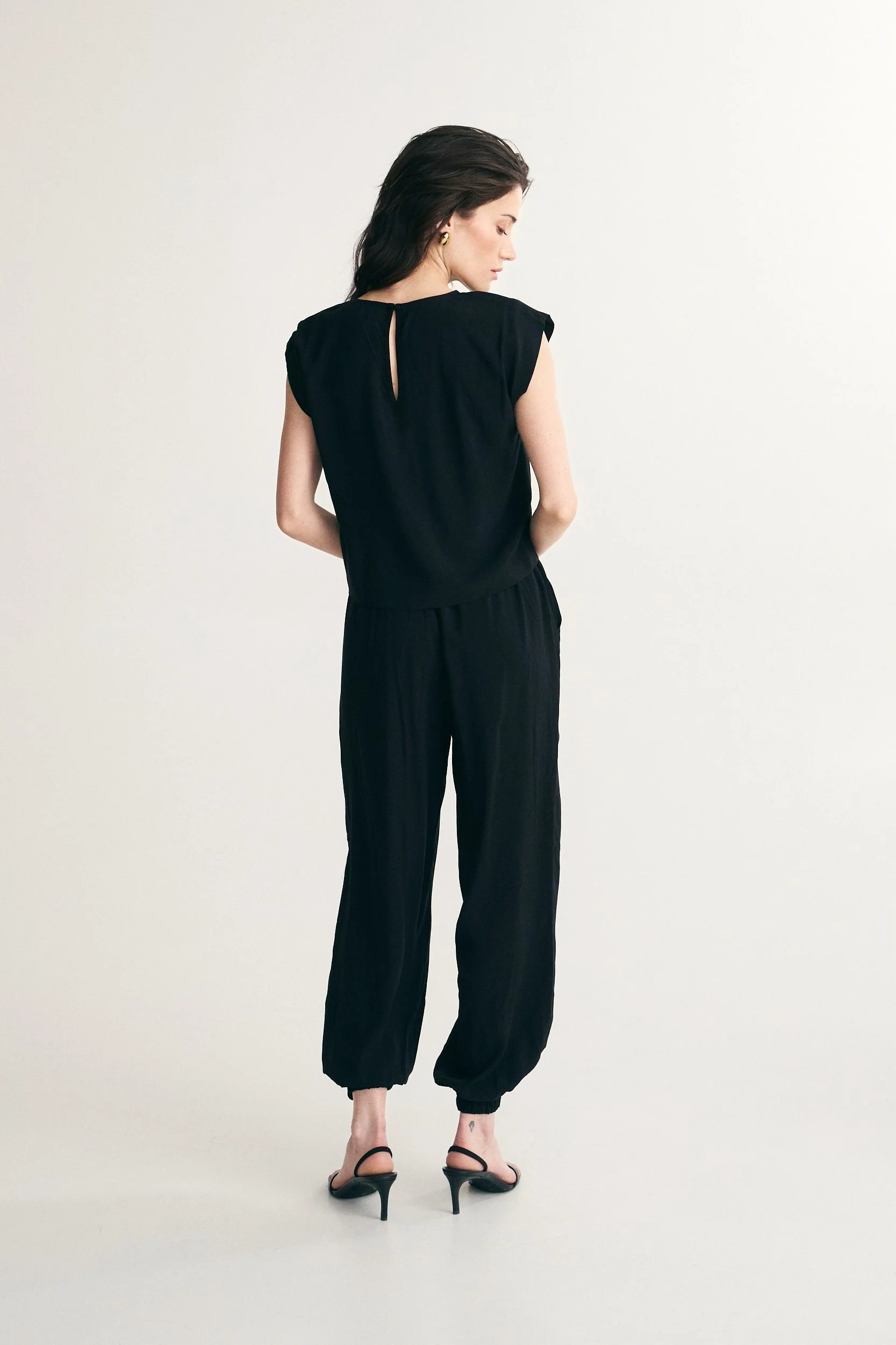 Sleeveless crewneck top - Image 5