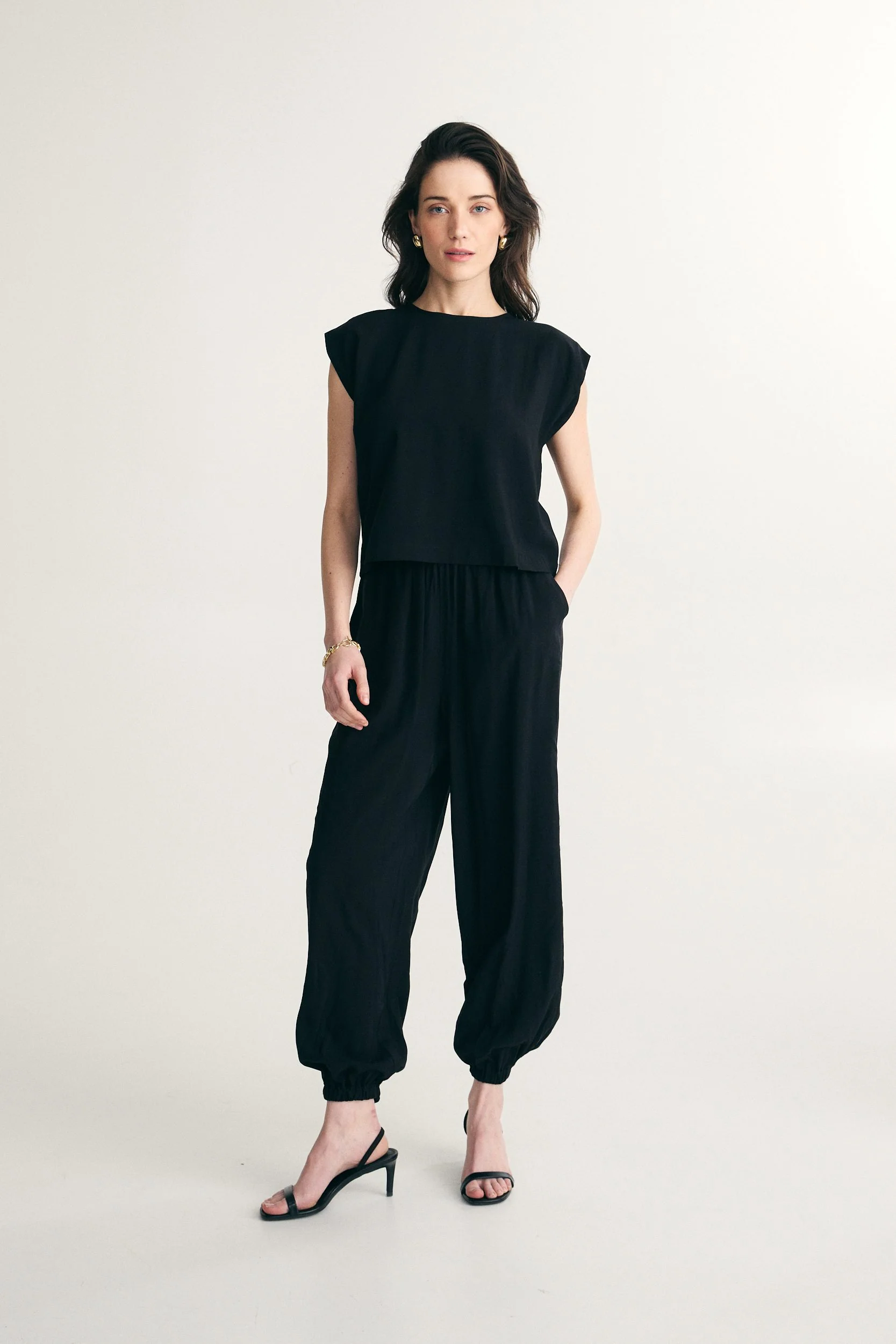 Sleeveless crewneck top - Image 6