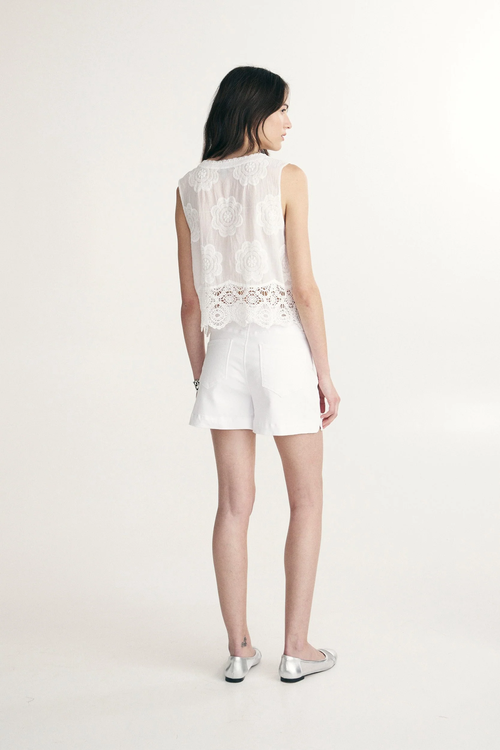 Sleeveless embroidered blouse - Image 2