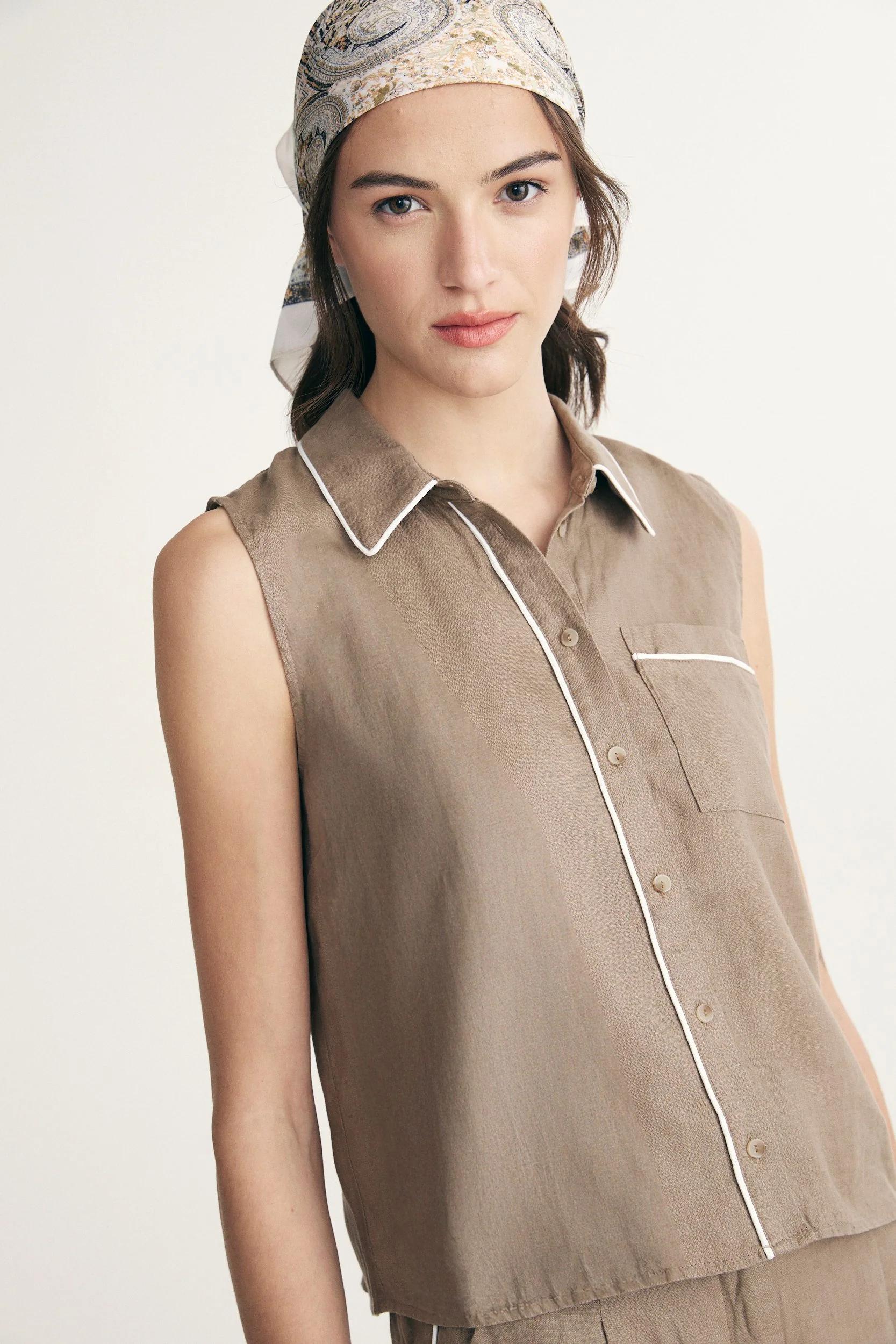 Sleeveless linen polo - Image 4