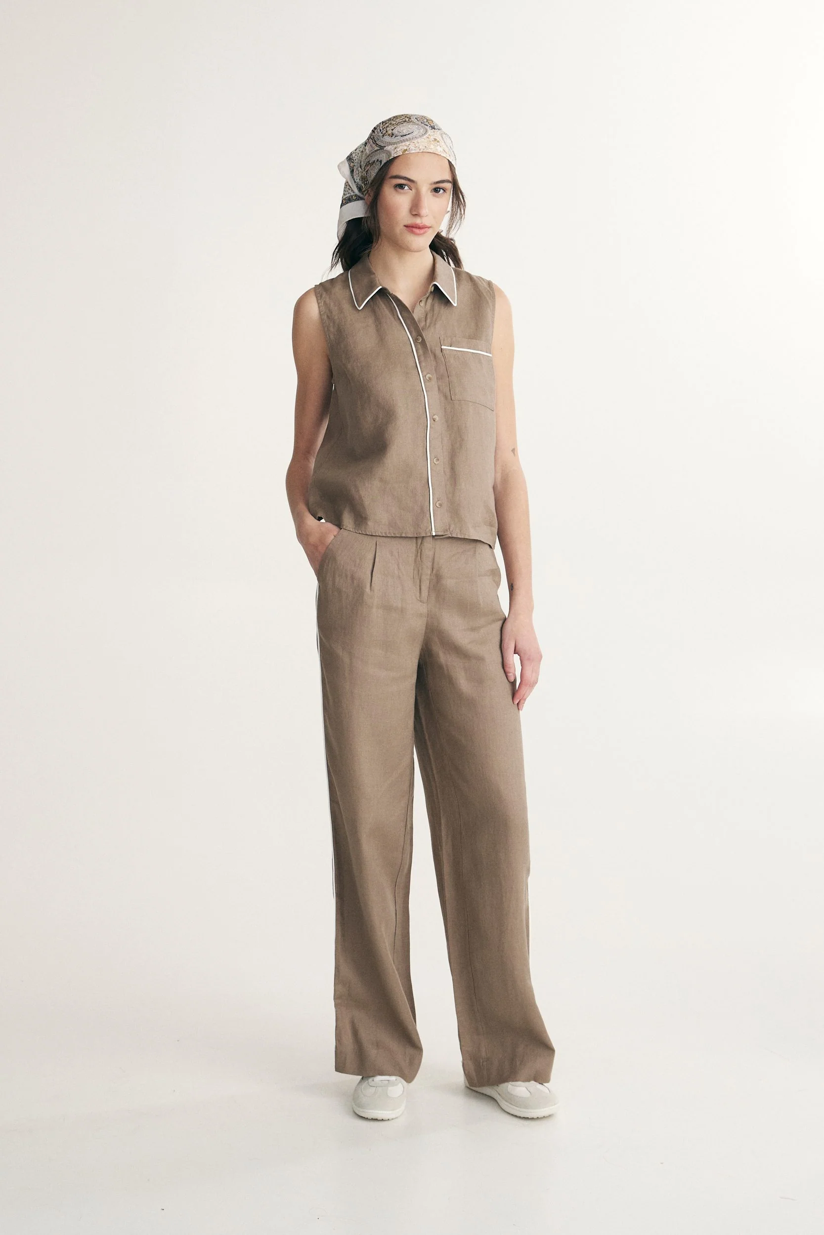 Sleeveless linen polo - Image 6