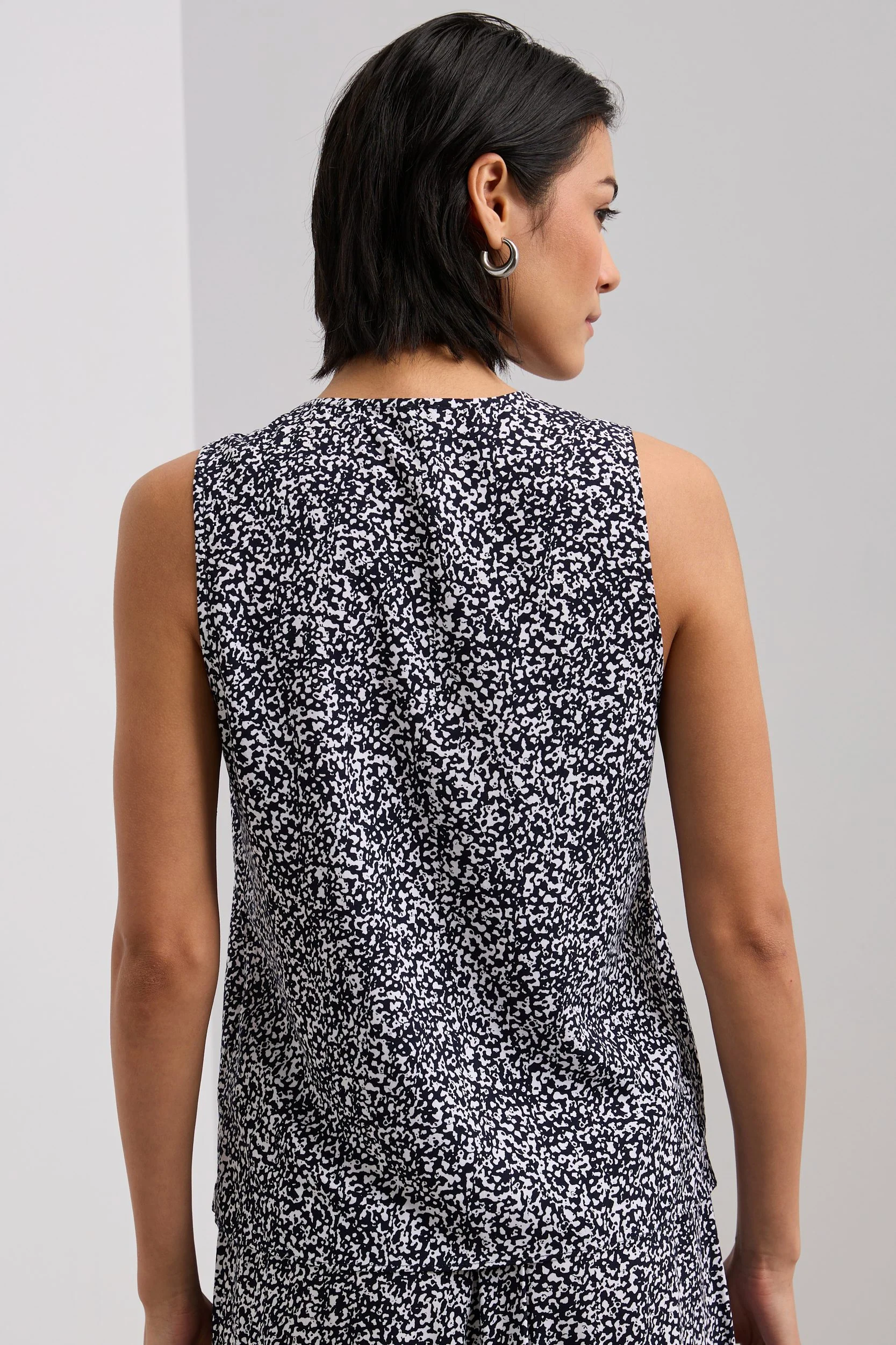 Sleeveless top - Image 4