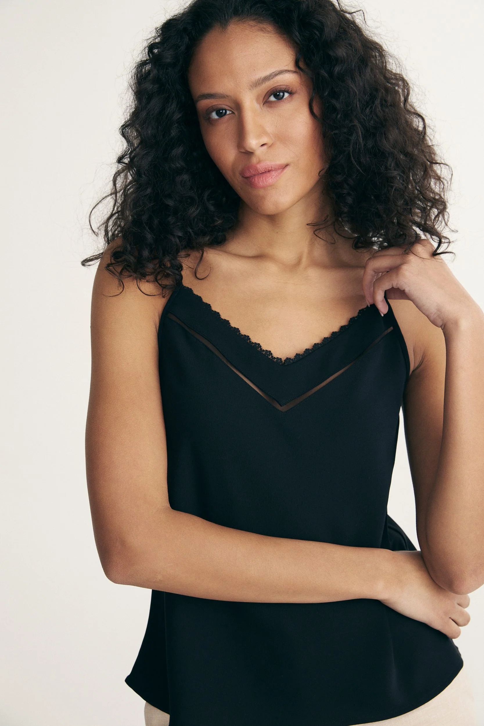 Sleeveless top with lace detail - Image 4