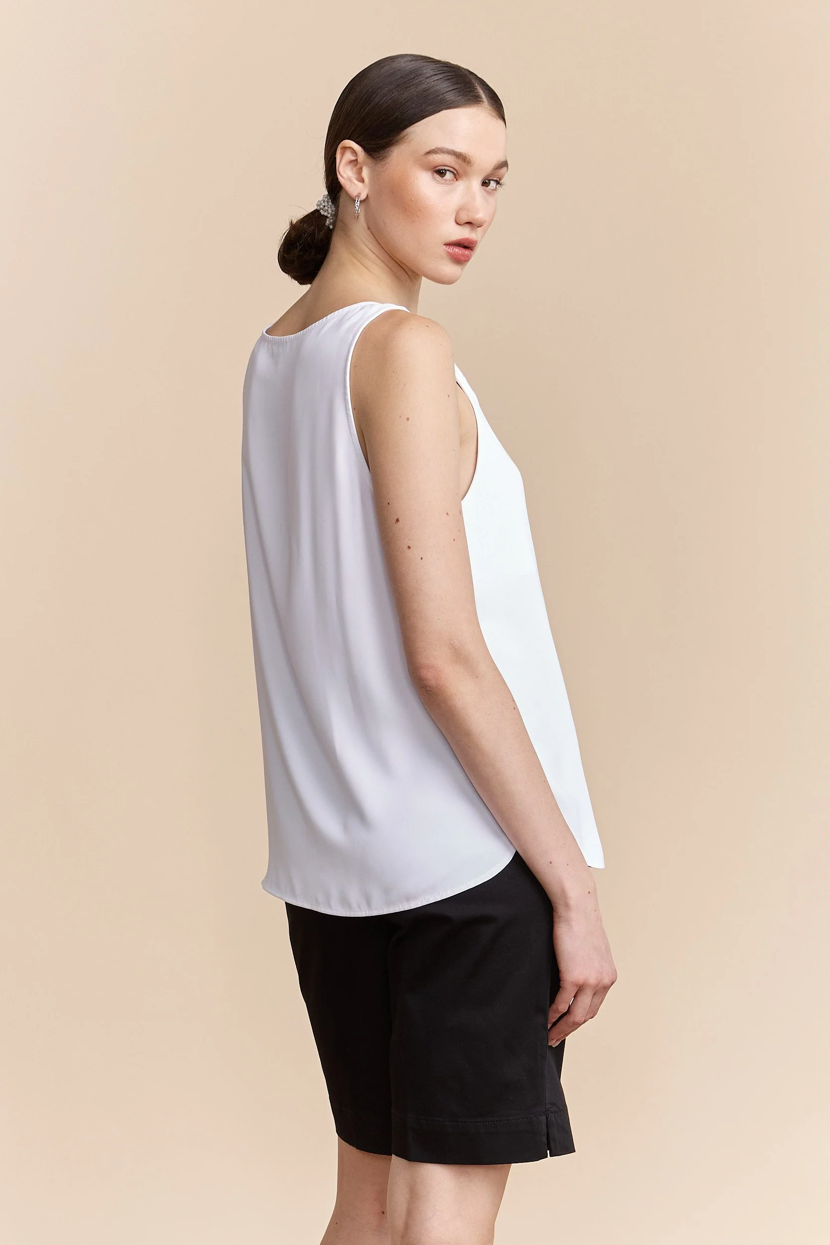 Sleeveless top with lace details - Image 6
