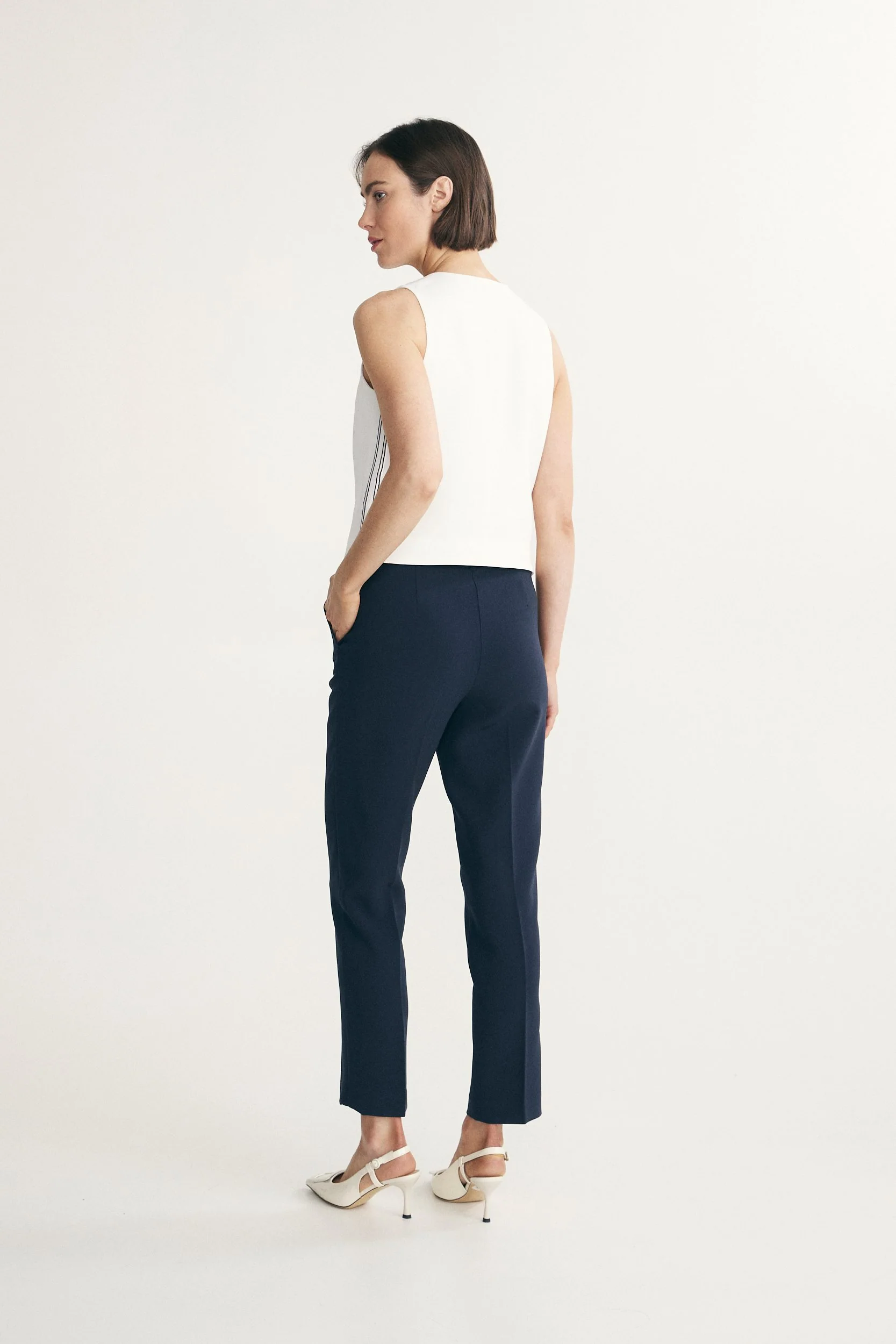 Sleeveless vest with ribbon - Image 2
