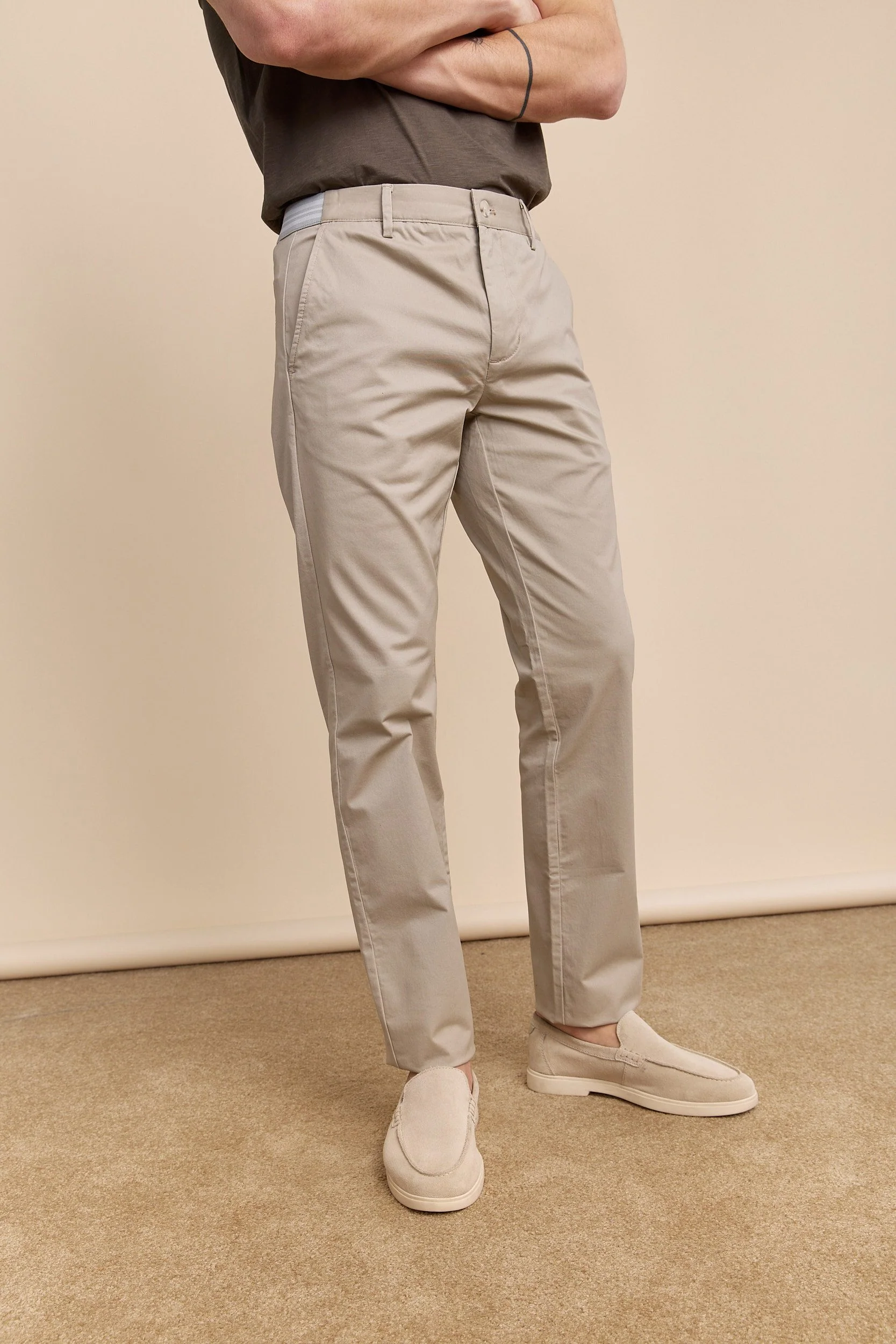 Slim fit pant with elastic sides - Image 4