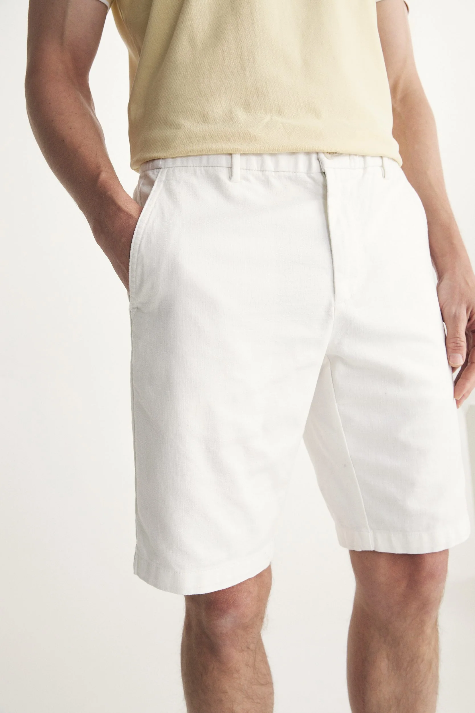 Straight leg bermuda with elastic sides - Image 4