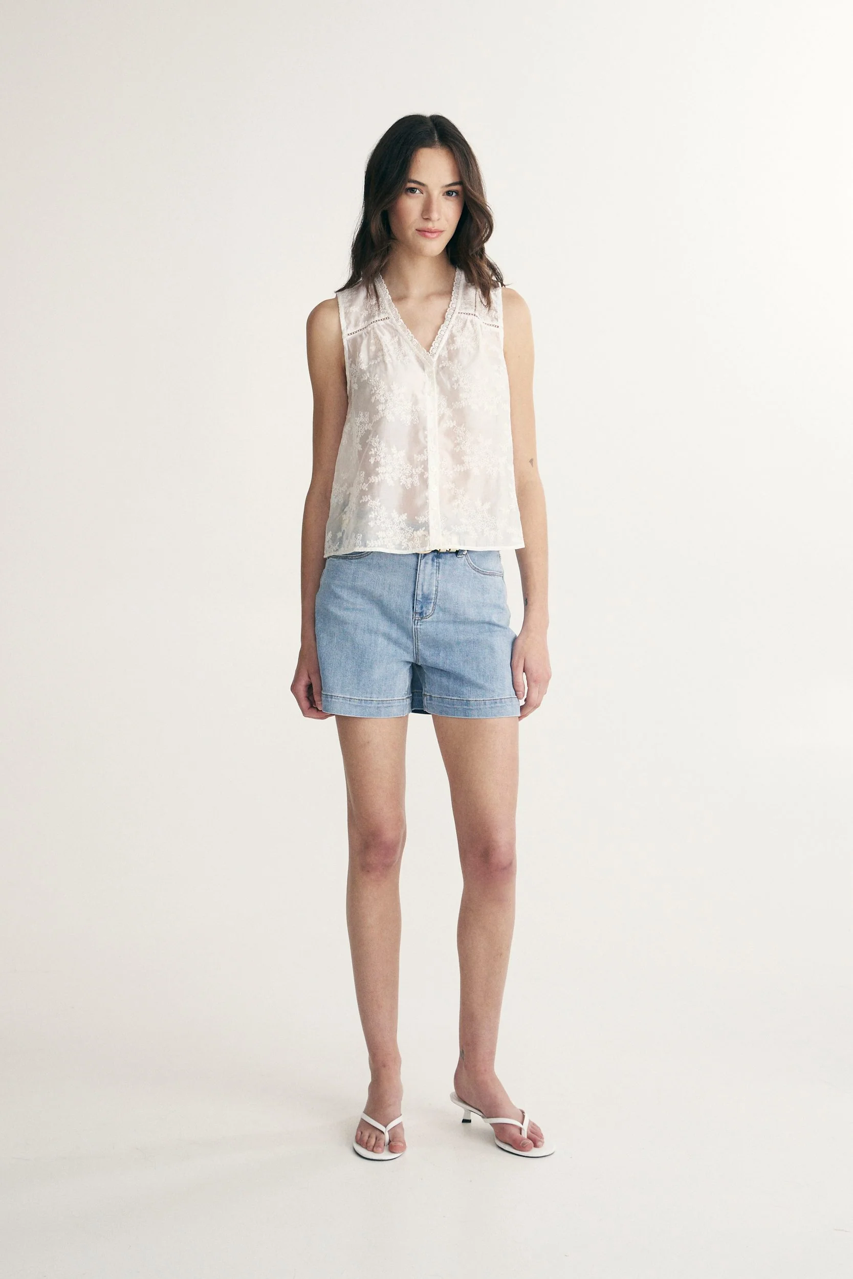 V-neck sleeveless top - Image 3
