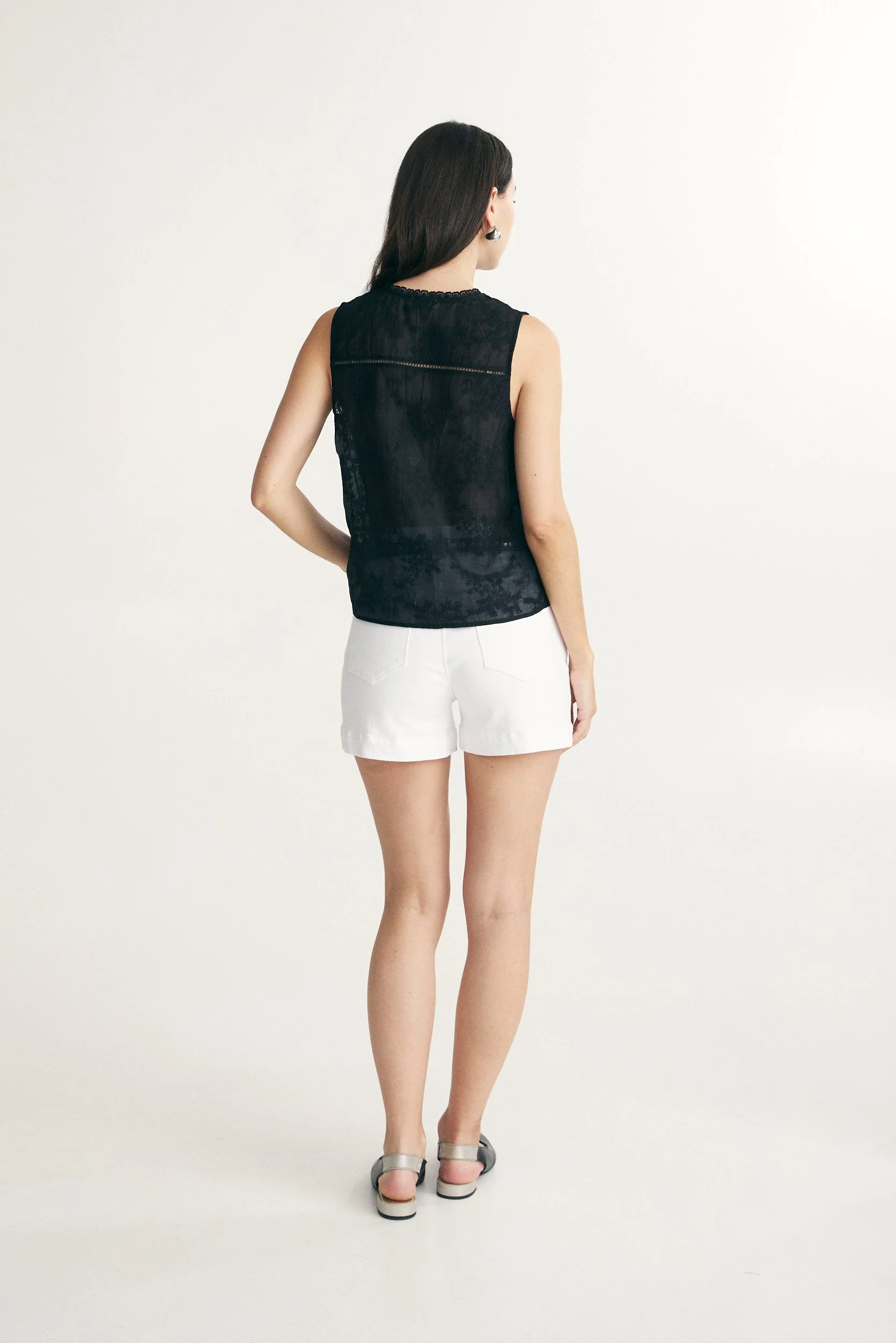 V-neck sleeveless top - Image 5