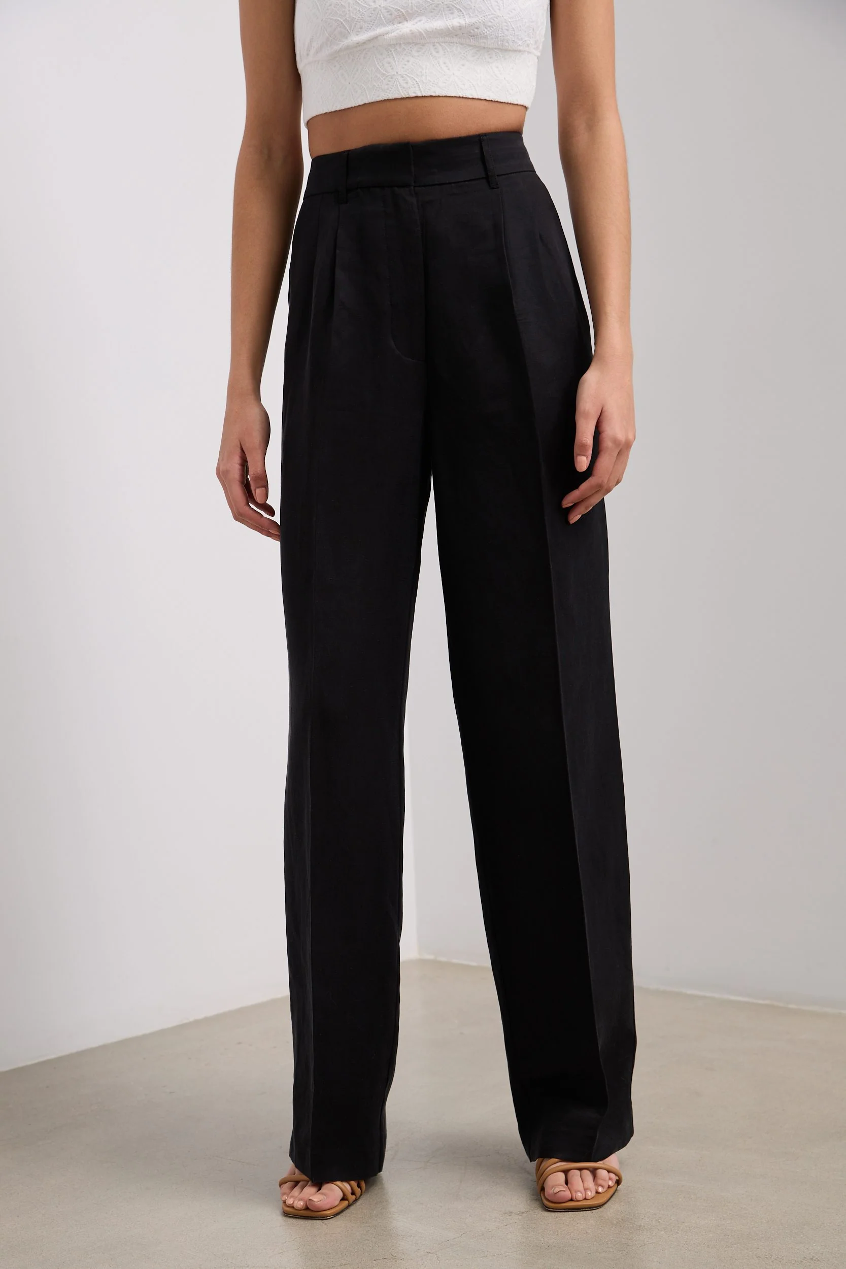 Wide leg pant with pleats - Image 3